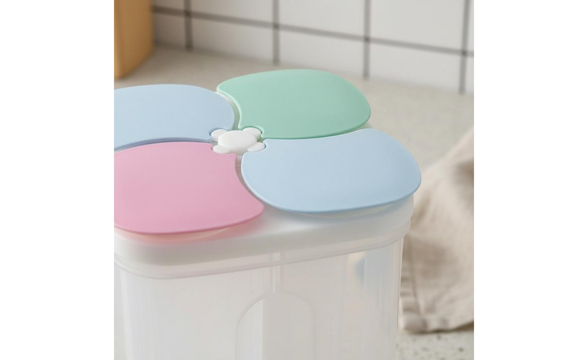 Sealed Food Storage Container Compartmentalized Design