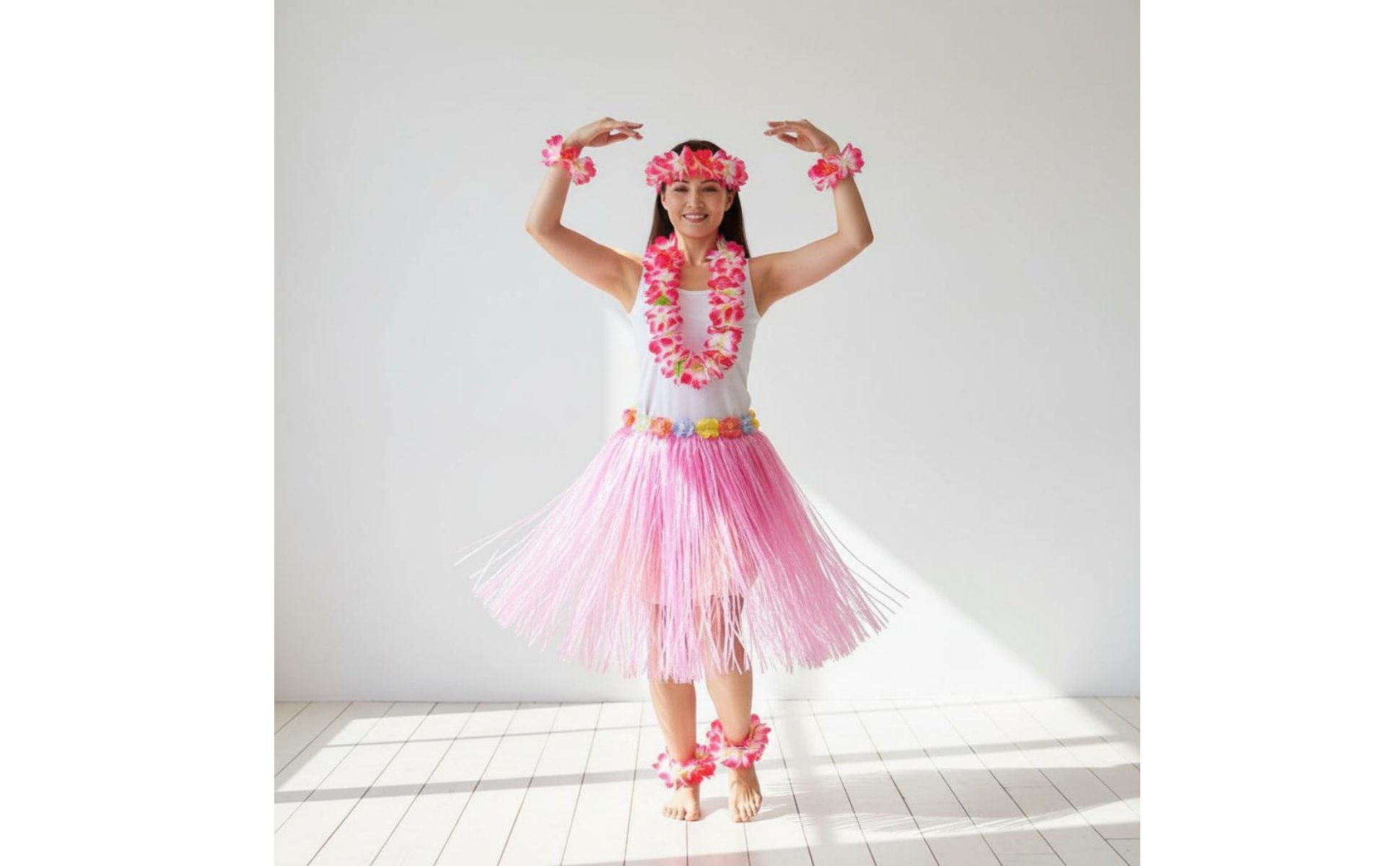 8 Pieces Hula Grass Skirt Set Easy to Wear Grass Skirt and Lei Set Elastic Fit