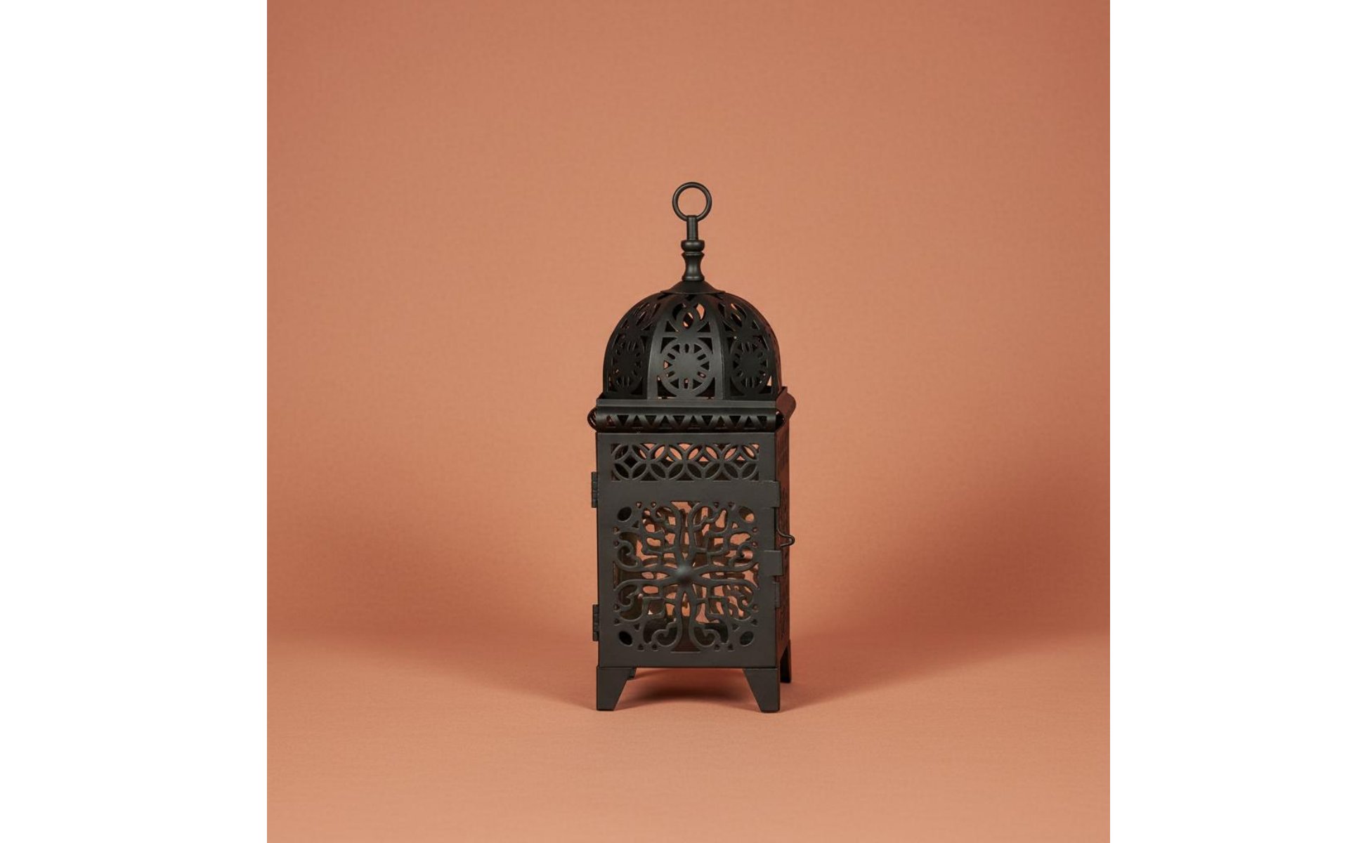 Moroccan Design Lantern Windproof Wrought Iron Candle Lantern Exotic Atmosphere