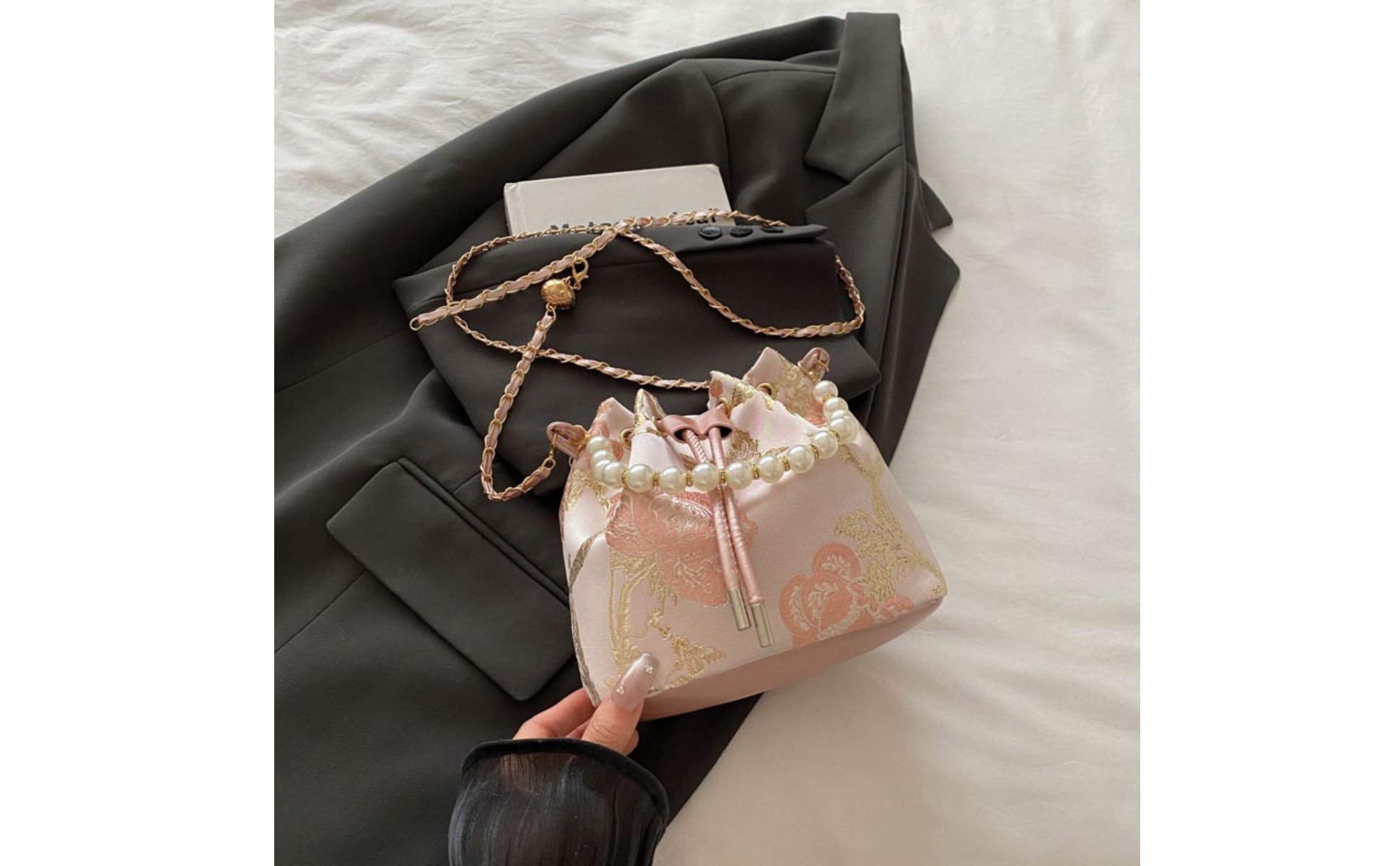 Chinese Design Crossbody Bag Elegant Embellishments Drawstring Pouch Bag
