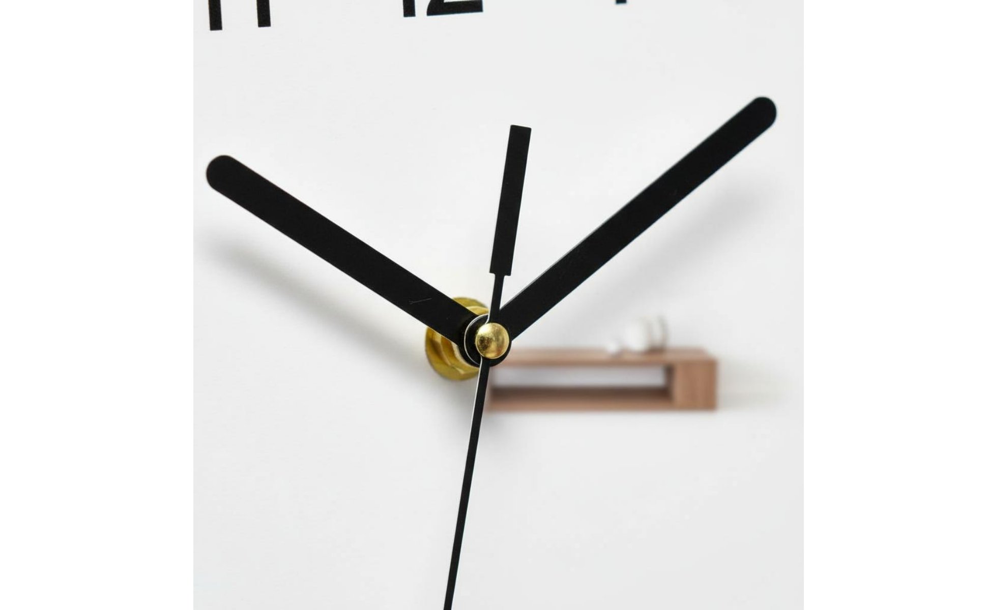 Cat Pendulum Wall Clock Minimalist Design Swinging Tail Cat Clock for Bedroom