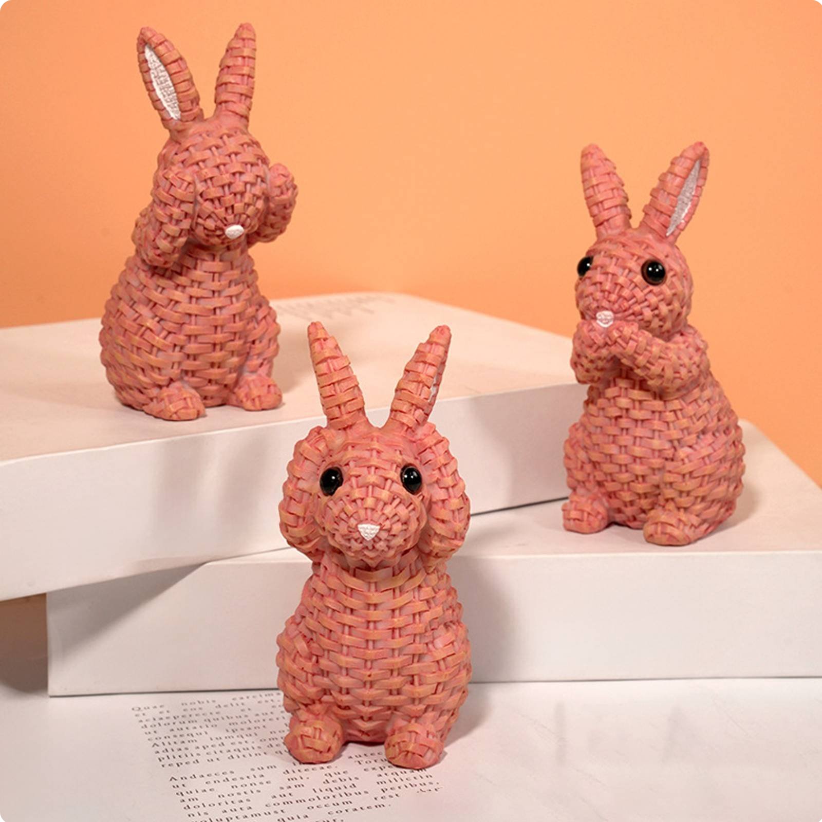 3 Stücke 3 Weise Hasen Figuren Rattan-Optik Harz Kaninchenfiguren für Hof,