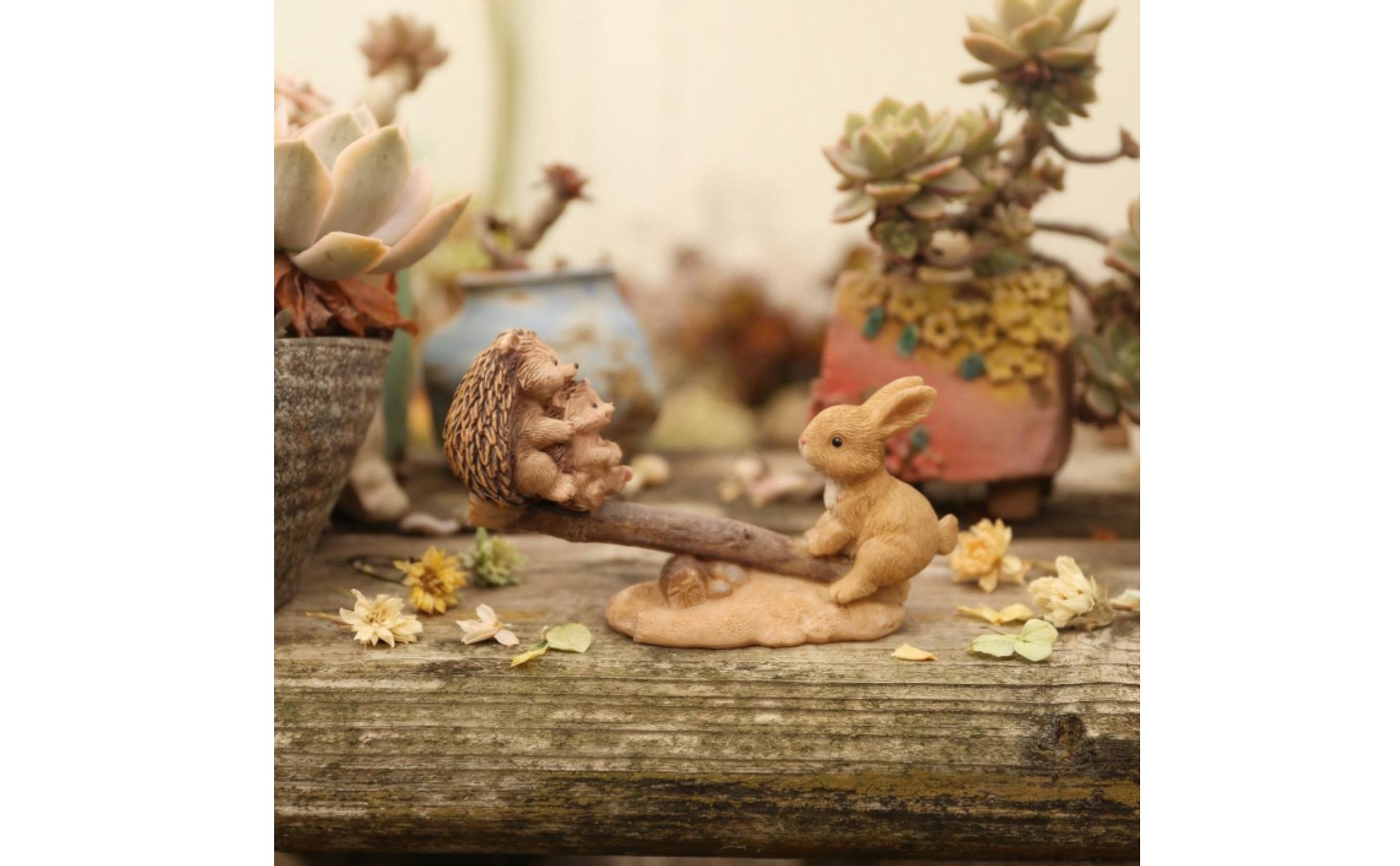 Rabbit and Hedgehog Seesaw Figurine Pastoral Design for Balcony, Desktop