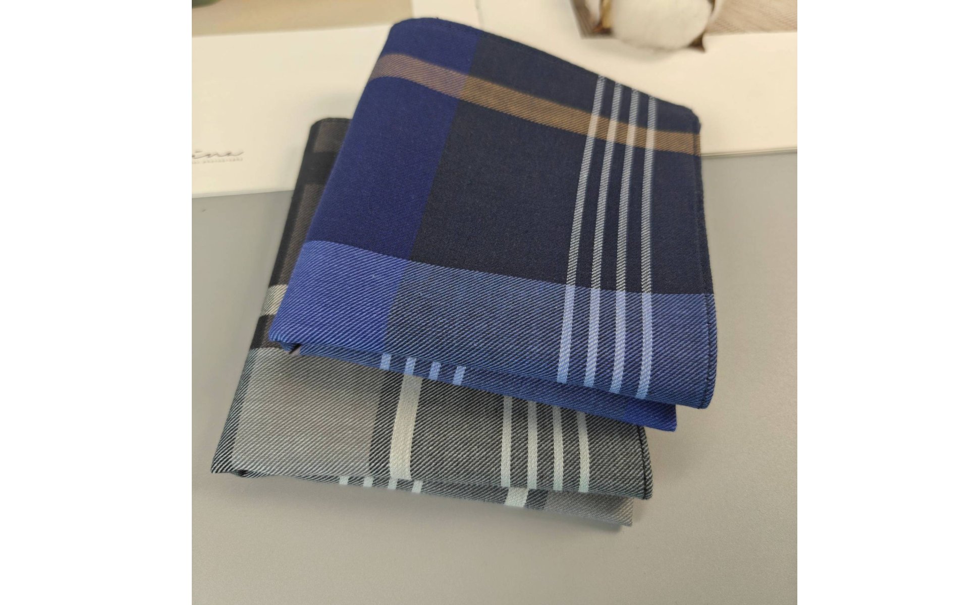 Plaid Cotton Handkerchief Absorbent Classic Patterned Handkerchief Soft Feel