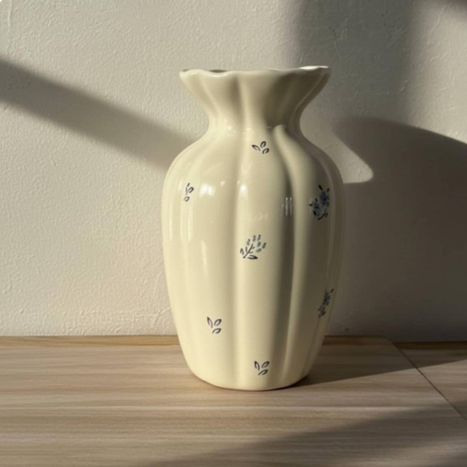 Ruffled Ceramic Vase Hydroponic Suitable French Design Aesthetic Flower Holder