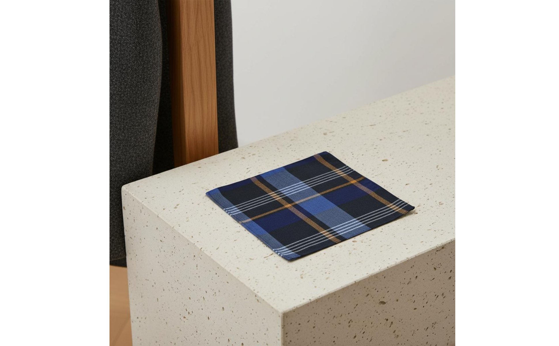 Plaid Cotton Handkerchief Absorbent Classic Patterned Handkerchief Soft Feel
