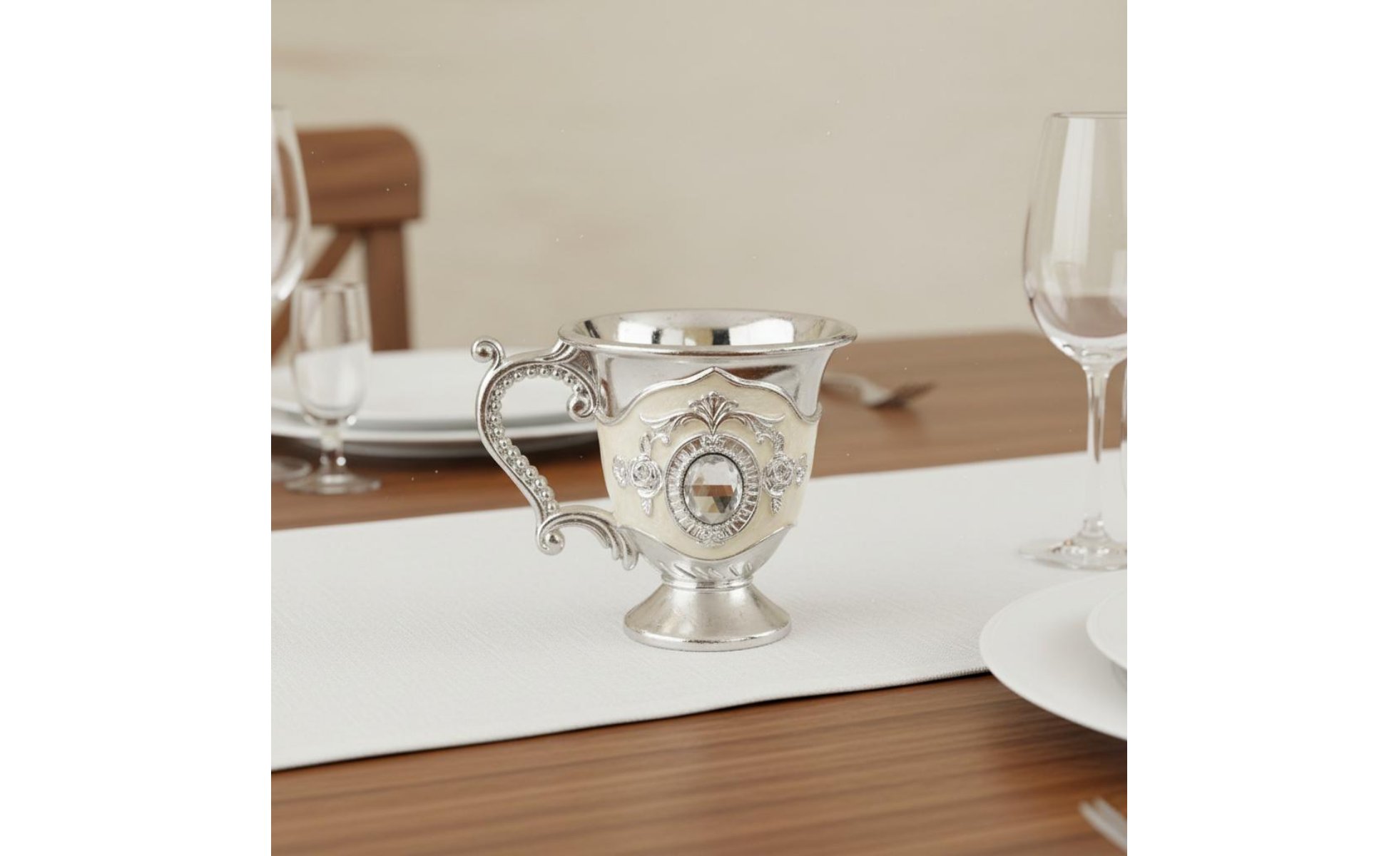 European Design Liquor Cup Luxury Design Vintage Metal Small Drink Glass