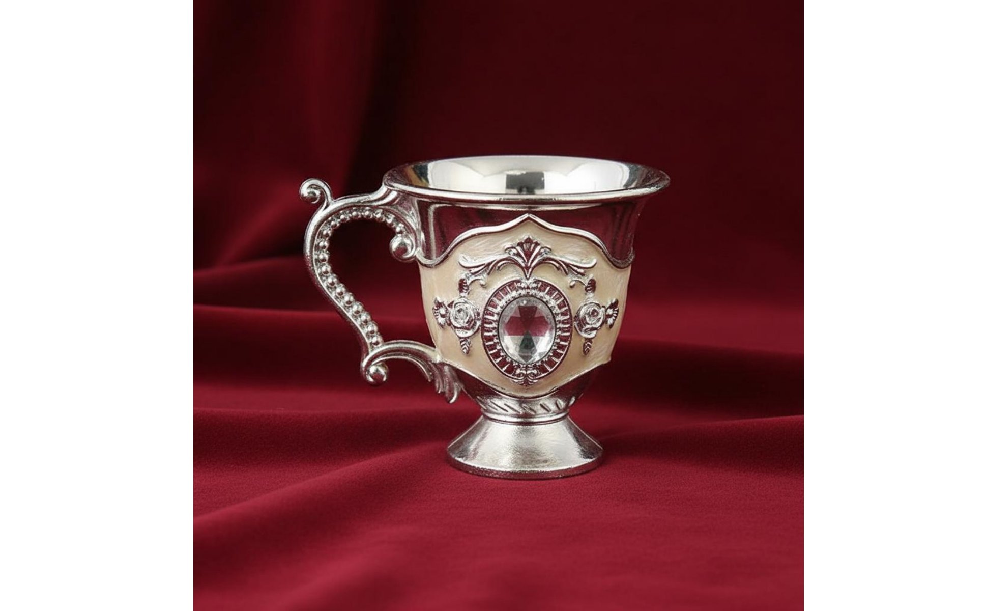 European Design Liquor Cup Luxury Design Vintage Metal Small Drink Glass