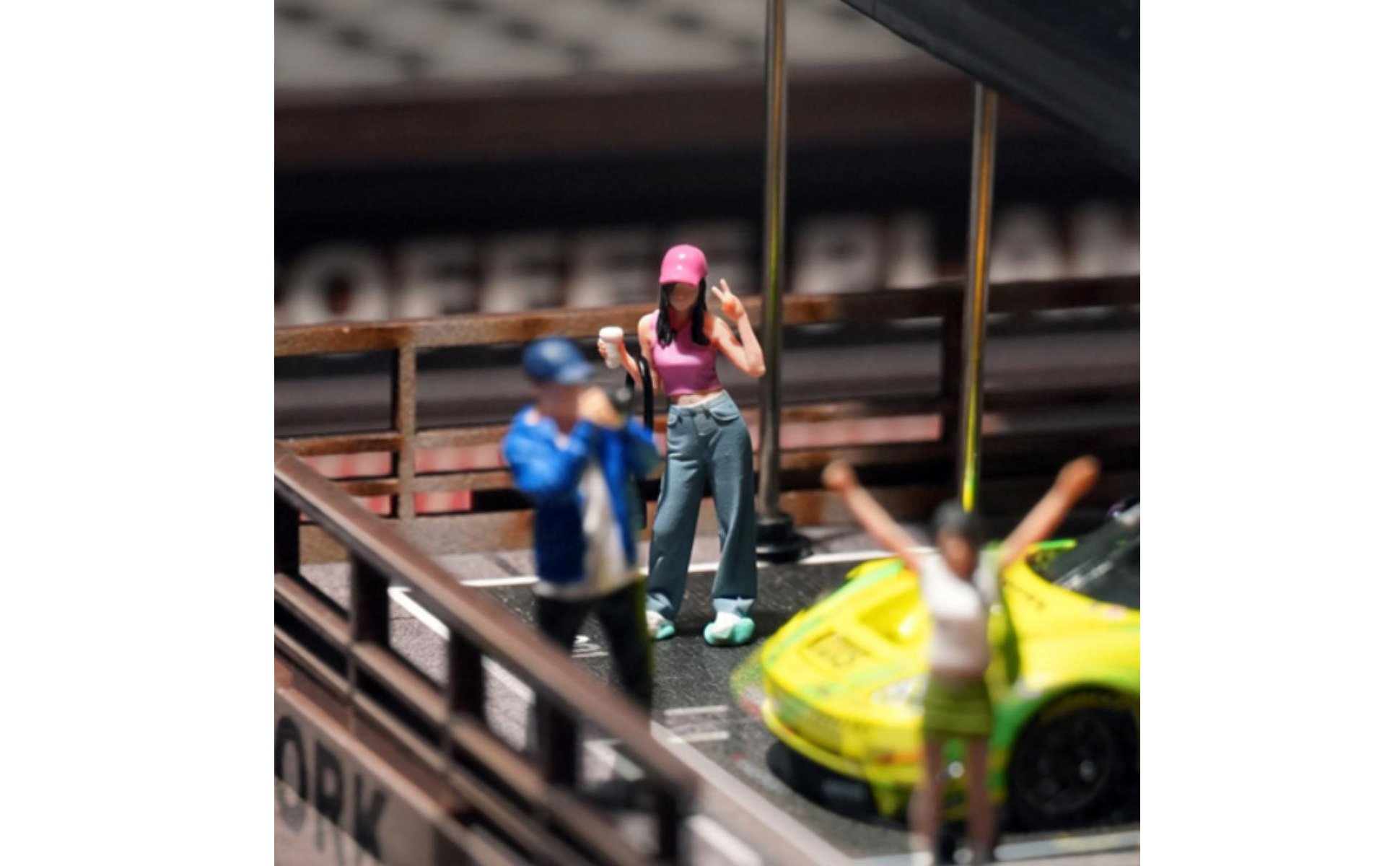 1/64 Scale Female Figure Highly Detailed Resin Miniature Scene Figure Lifelike