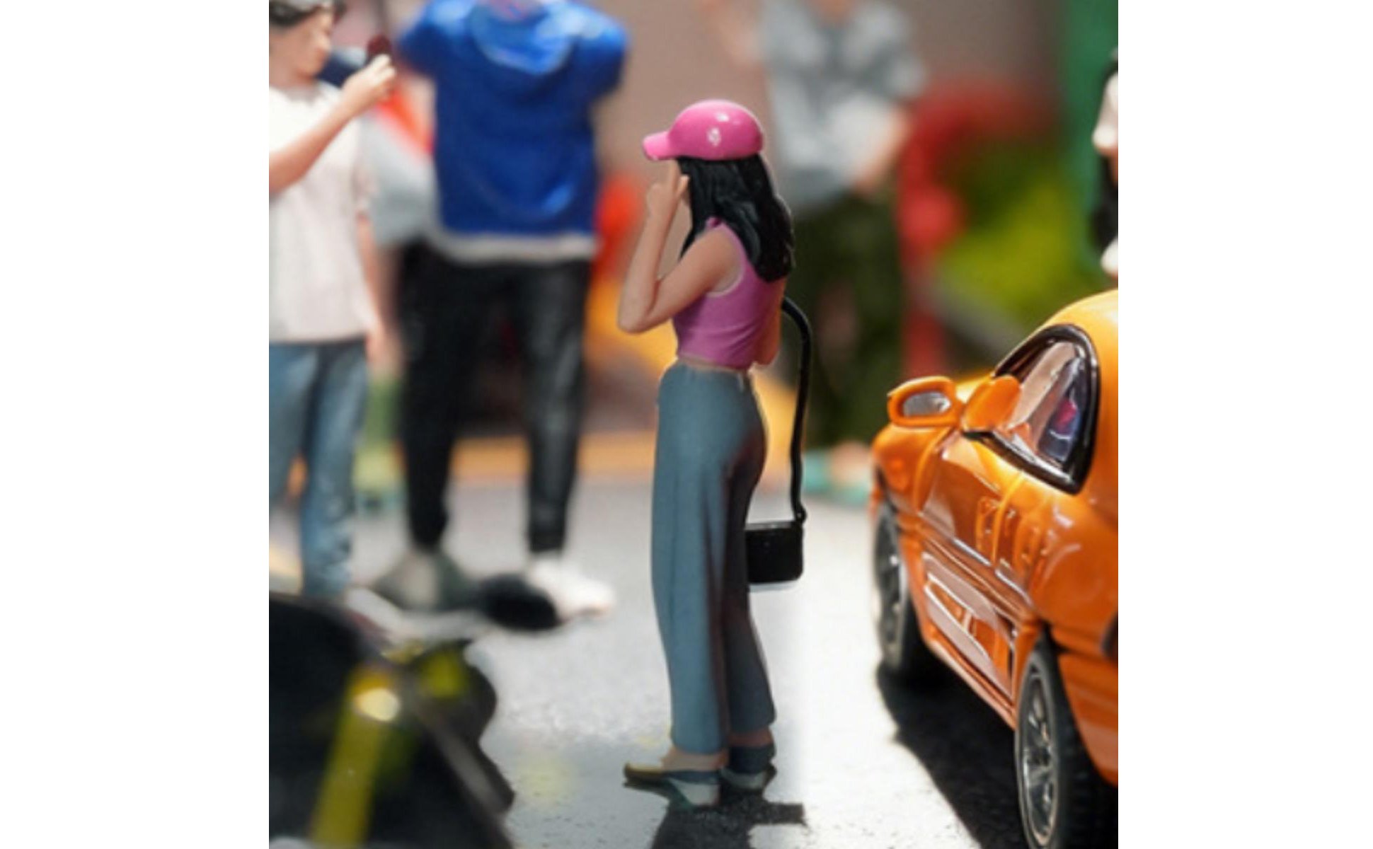 1/64 Scale Female Figure Highly Detailed Resin Miniature Scene Figure Lifelike