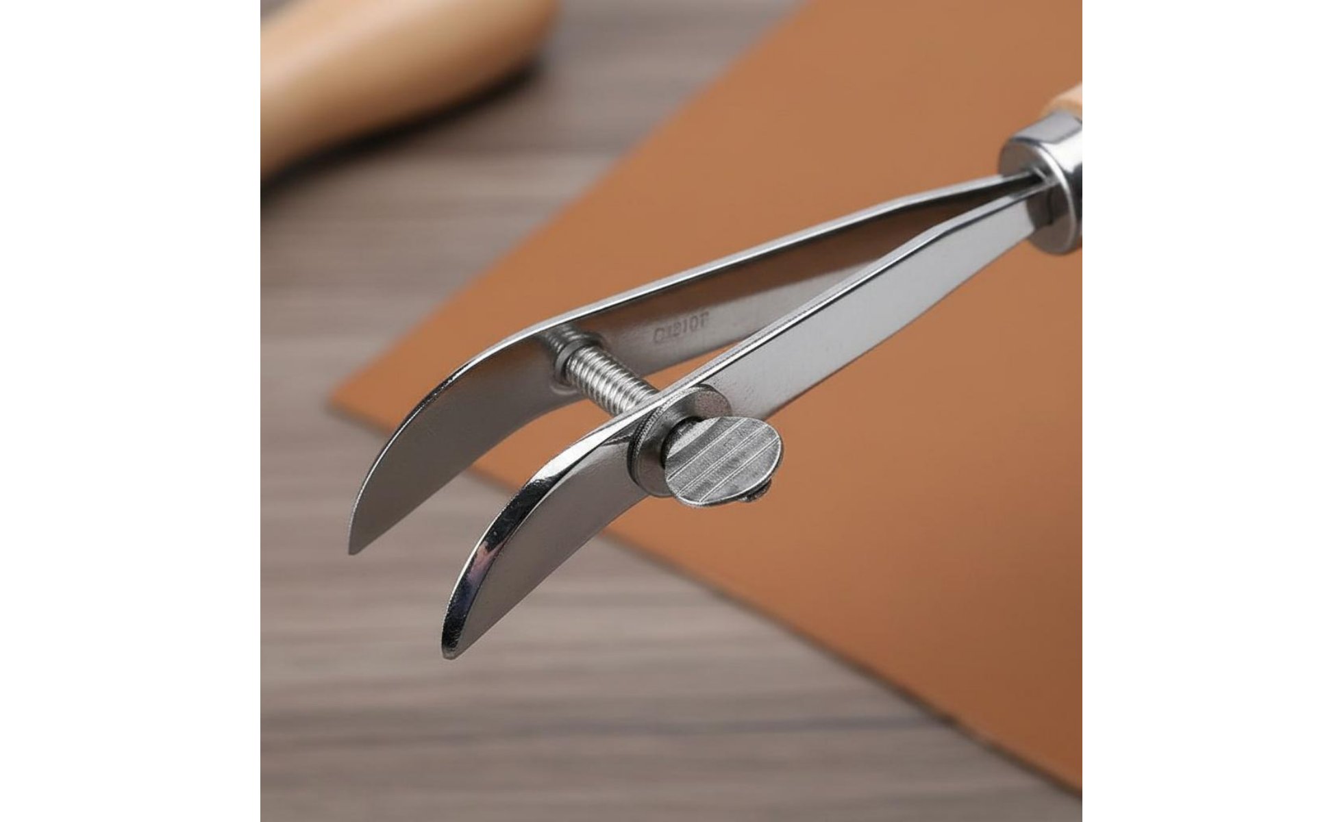 Raineuse à Cuir Réglable Qualité Professionnelle pour Atelier, Débutants