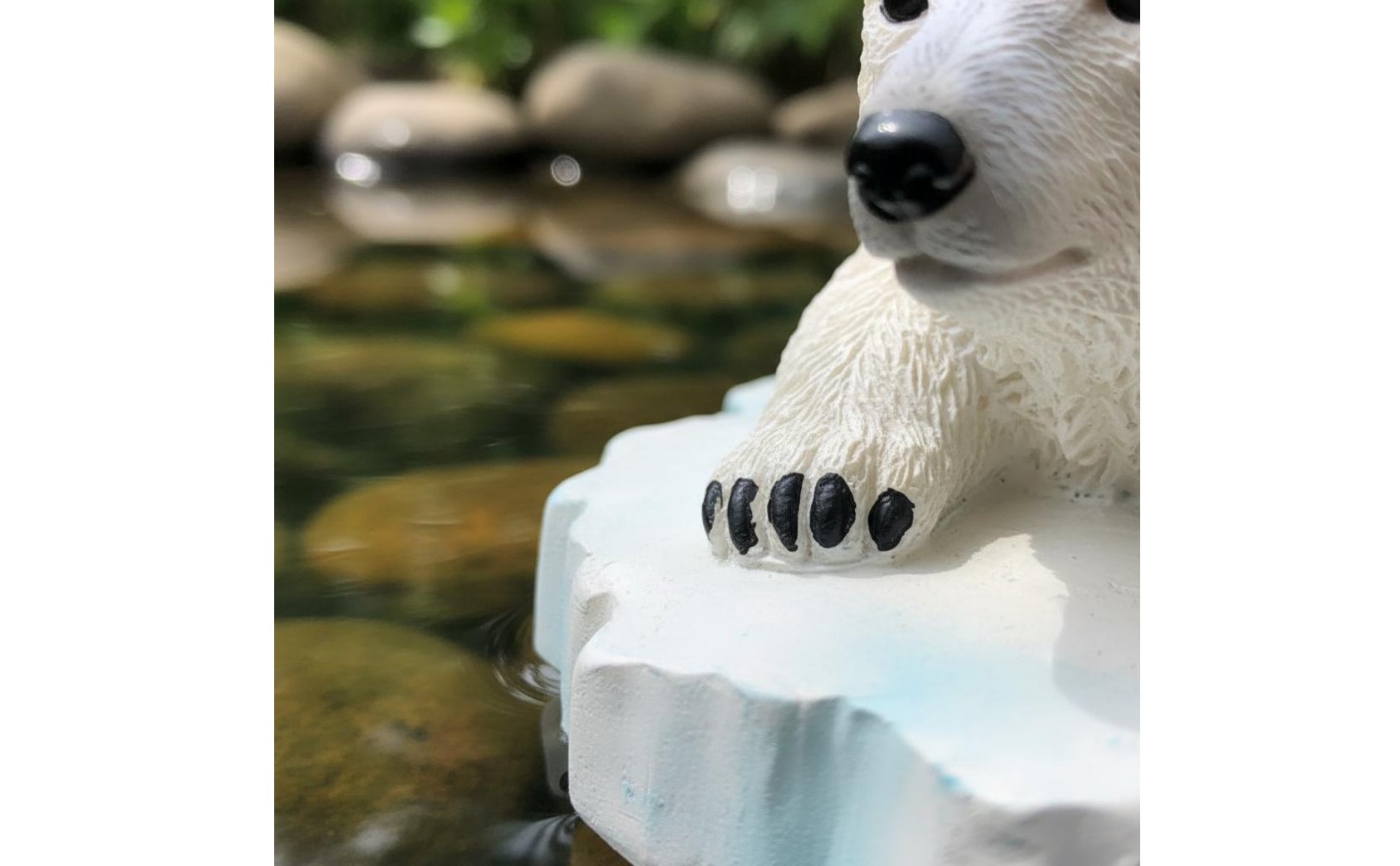 On Ice Buoyant Waterproof Floating Statue Hand-Painted