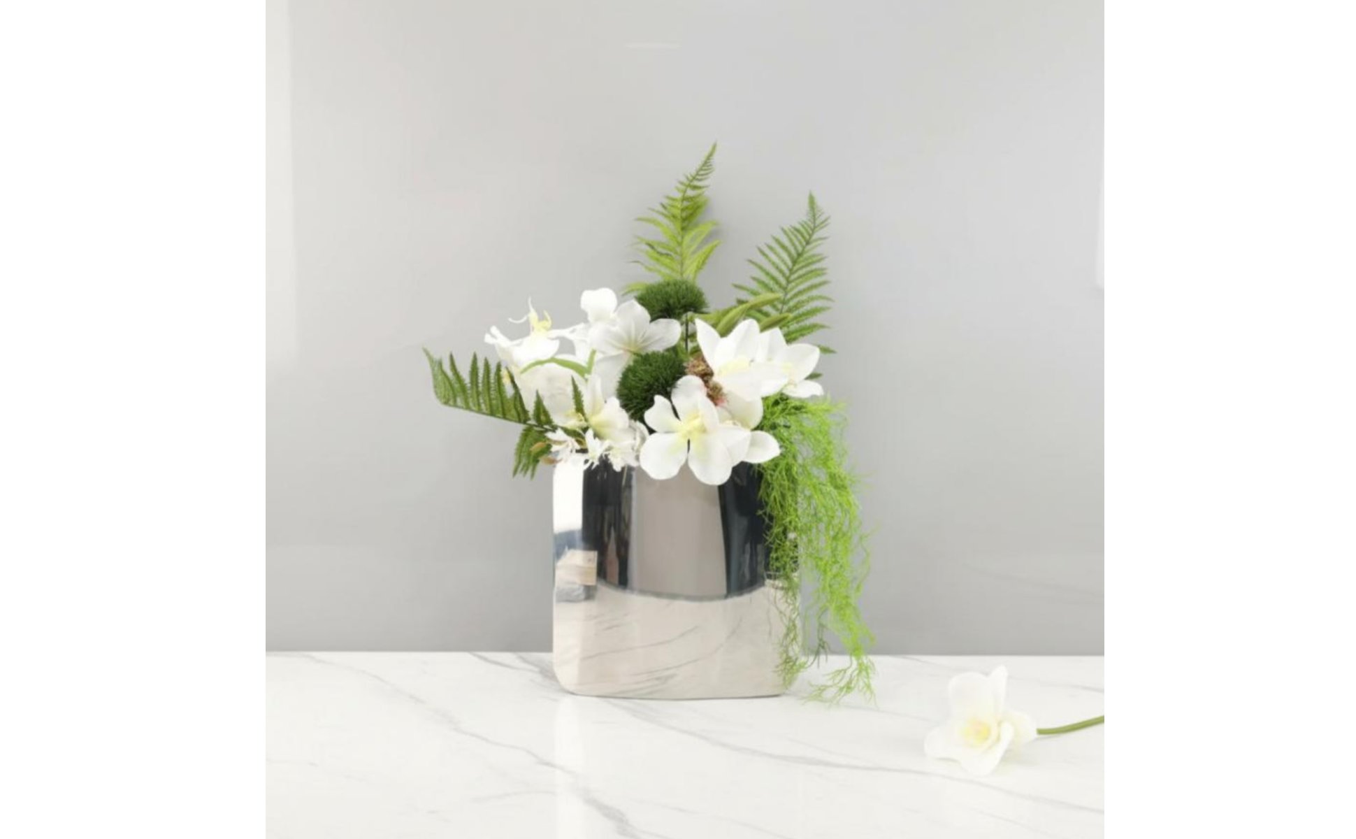 Stainless Steel Vase Minimalist Design Nordic Metal Vase Decorative Centerpiece