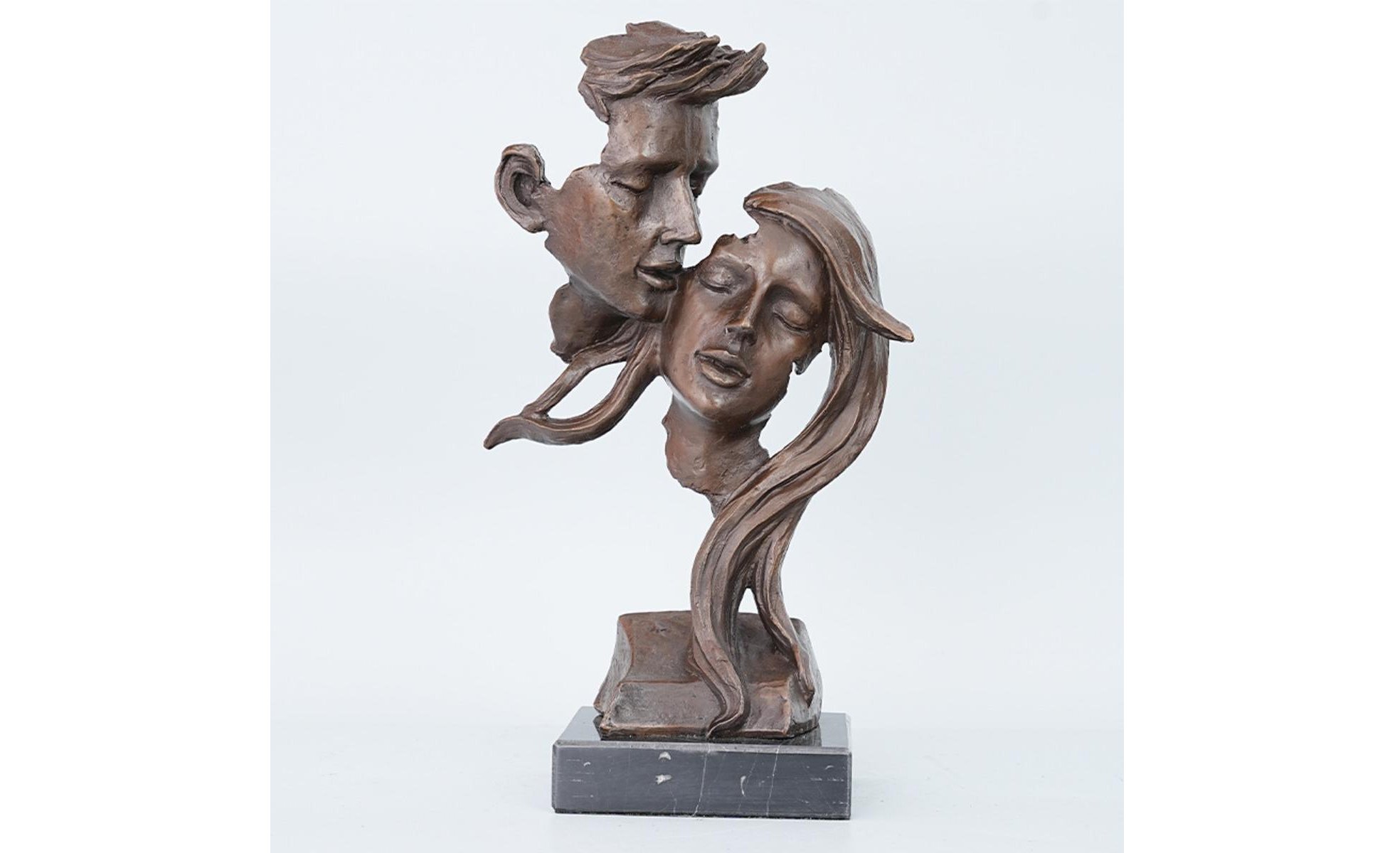 Kissing Couple Figurine Gift Idea Romantic Couple Statue Artistic Design