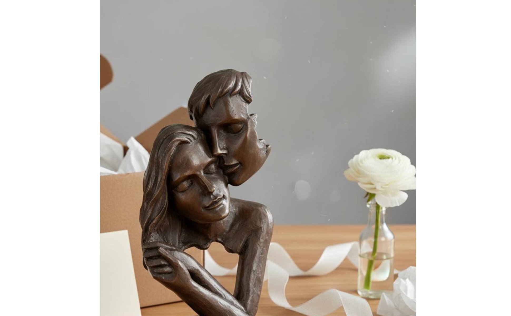 Kissing Couple Figurine Gift Idea Romantic Couple Statue Artistic Design