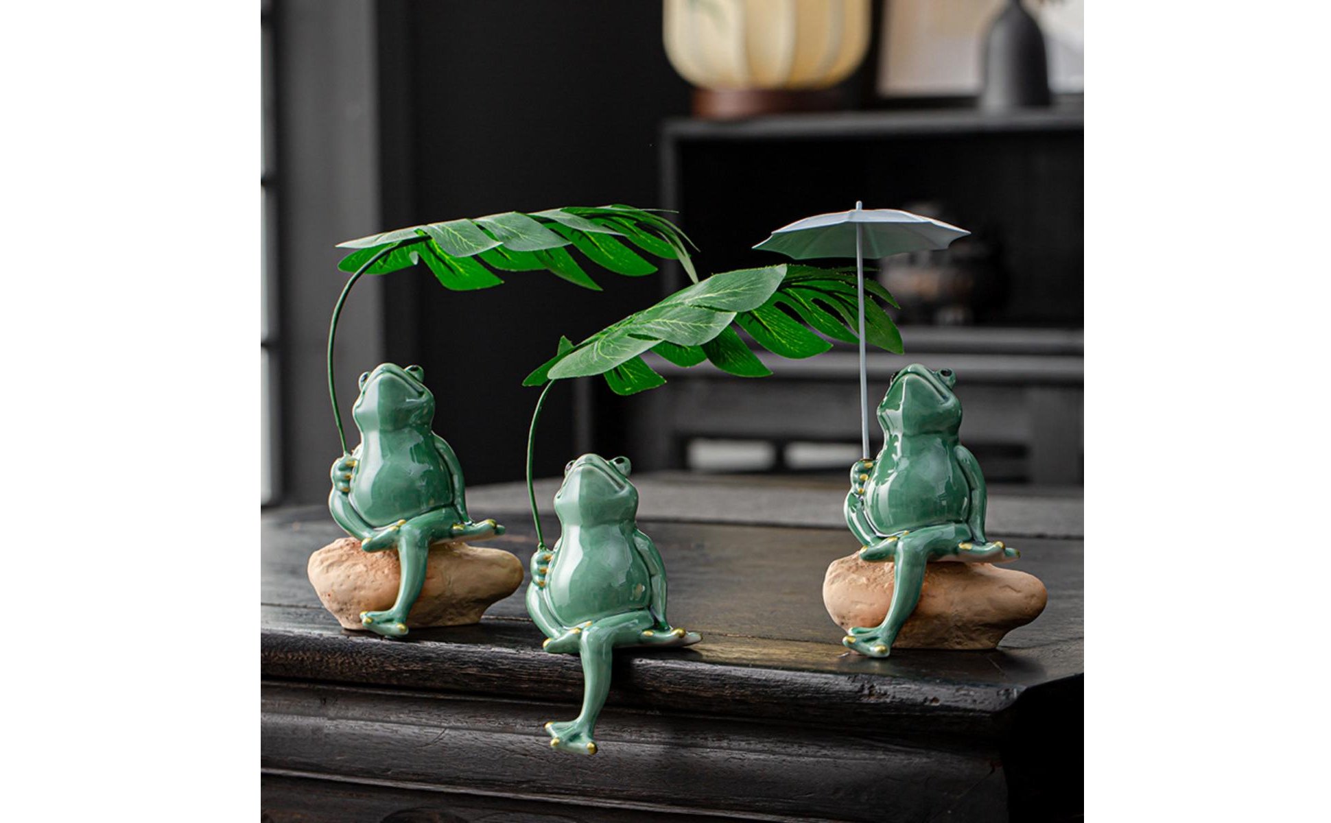Umbrella Frog Figurine Tea Pet Frog Ornament Gift Idea for Balcony