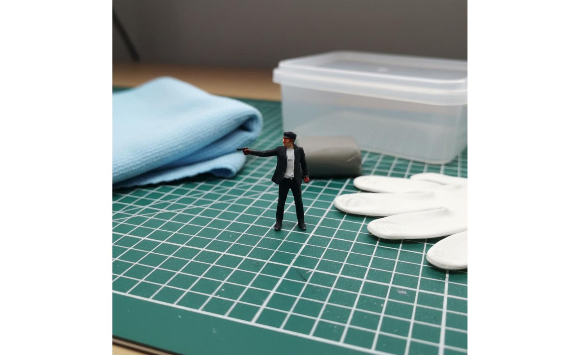 1:64 Scale Figure Outdoor Design 1/64 Scale Plastic Figure Scene Prop