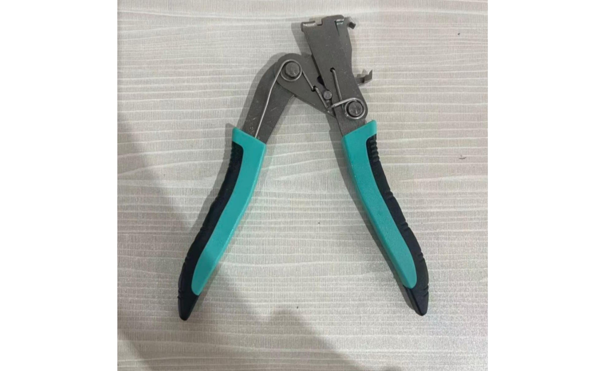 2 Pieces Car Panel Clip Easy to Use Trim Clip Remover Damage without Damage