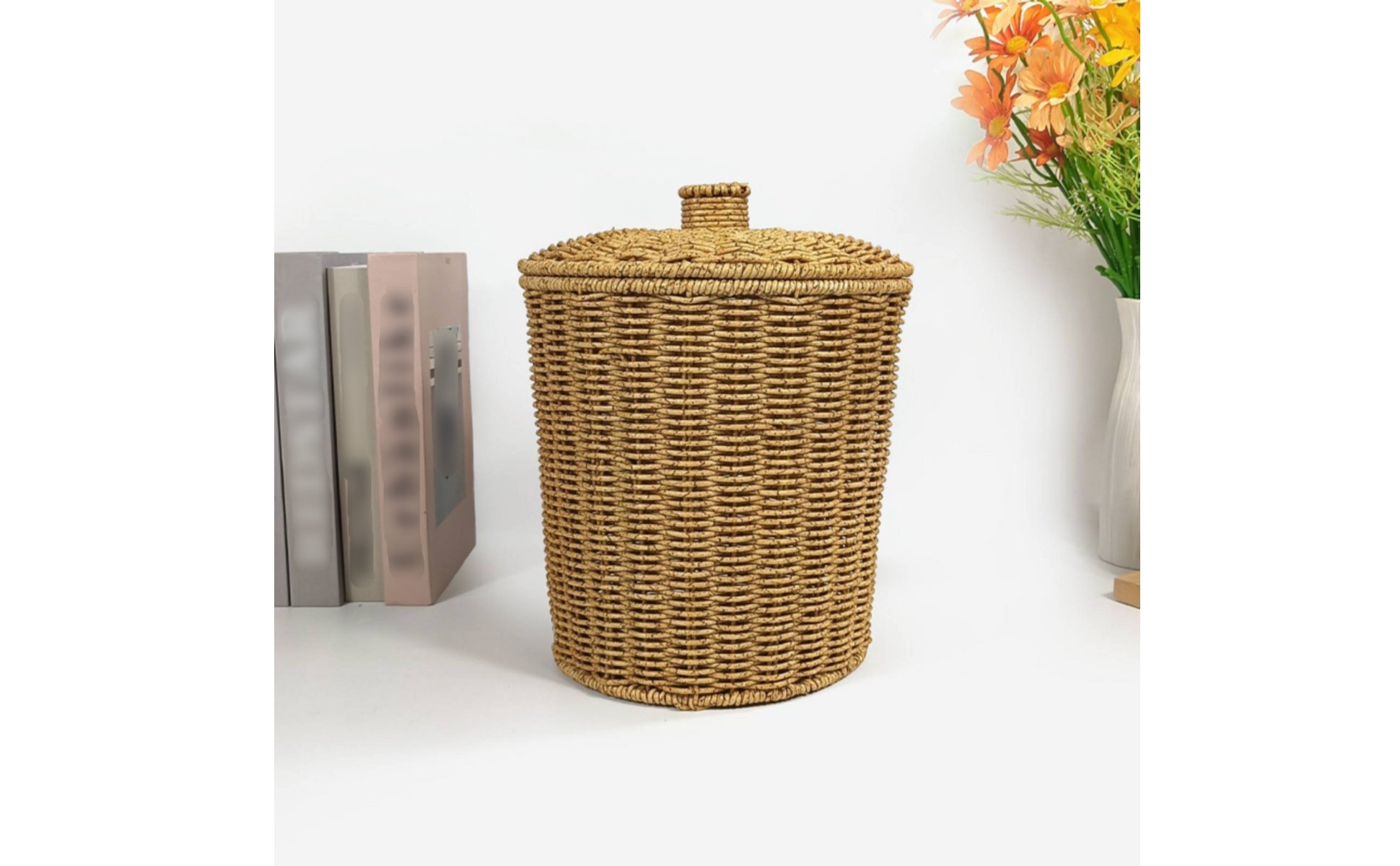 Lidded Trash Bin Retro Design Rattan Waste Bin Woven Texture for Bedroom, Office