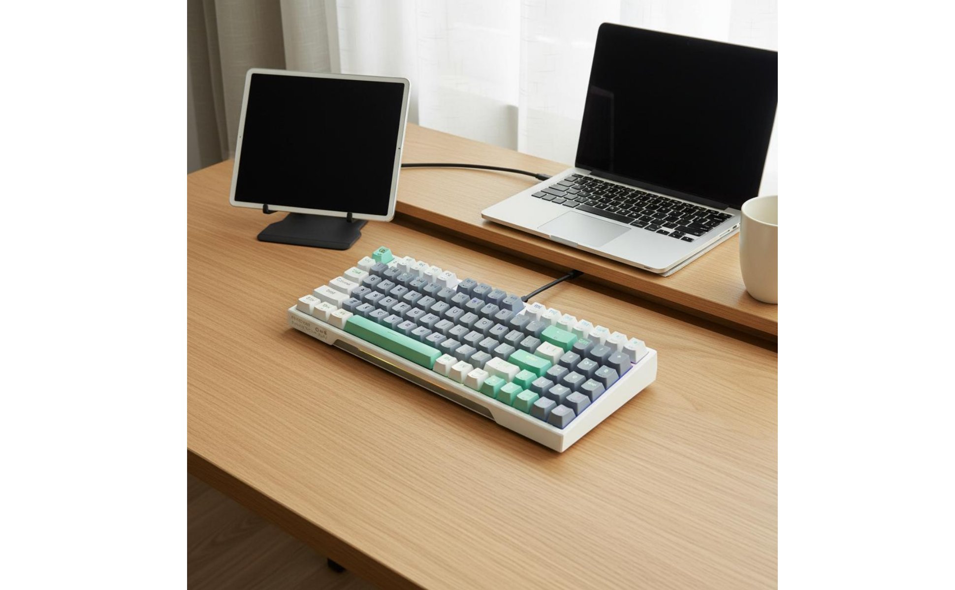 Wireless Mechanical Keyboard Tri-Mode Connection Hot-Swappable Keyboard USB-C