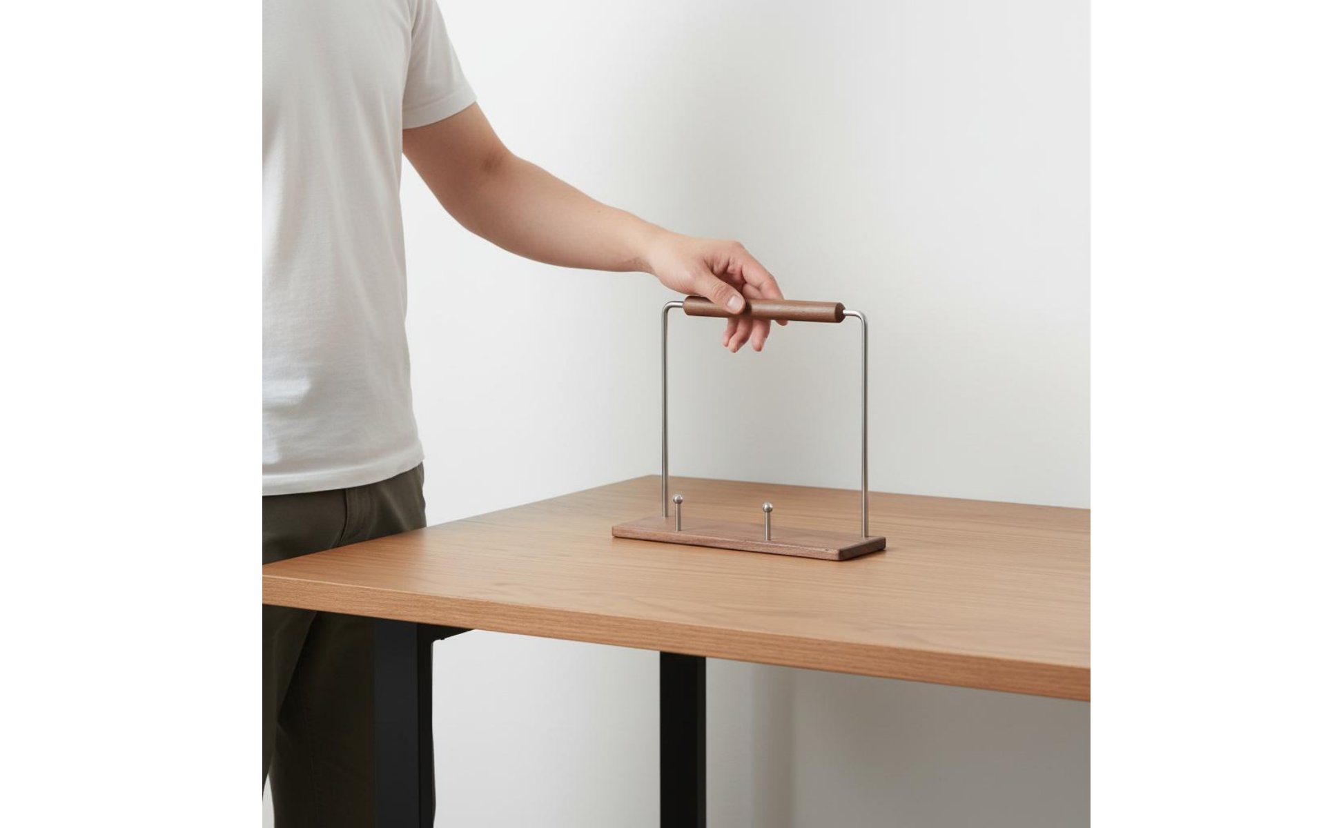 Vinyl LP Stand Sturdy Wood Vinyl LP Holder Walnut Finish for Living Room