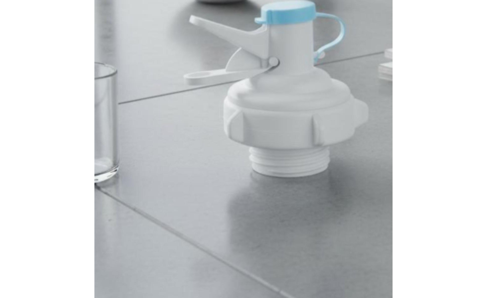 Snap-Fit Nozzle Stand Lever-Design Water Bottle Stand Sealing for Kitchen