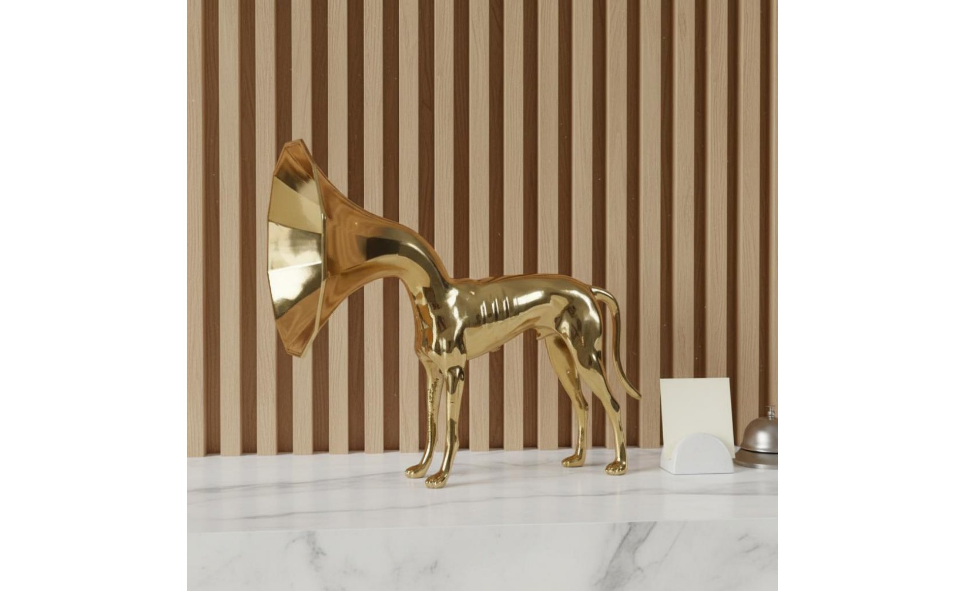 Goldene Trompeten-Hundefigur Goldfarben Hundefigur Glänzende Oberfläche