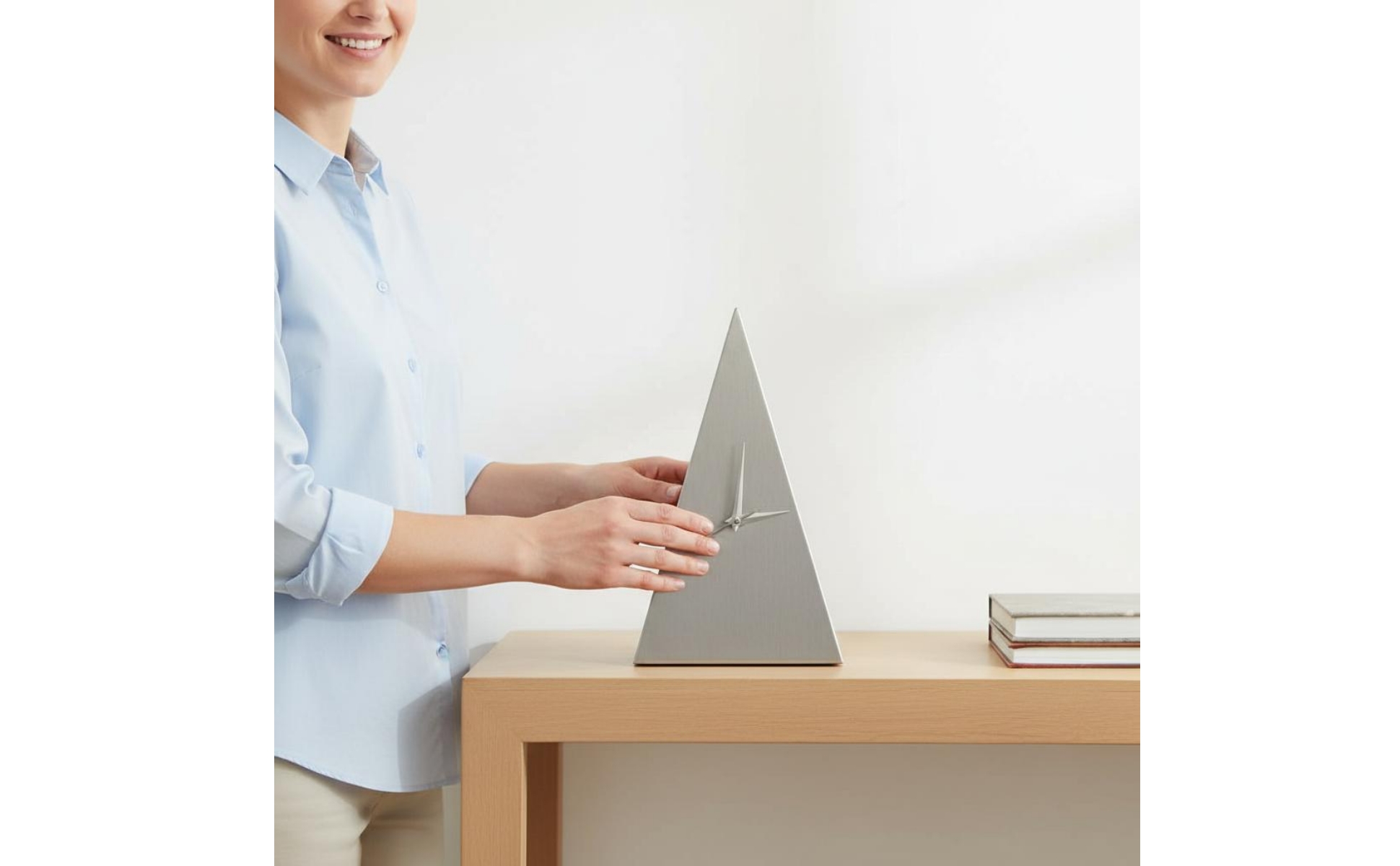 Modern Desk Timepiece Minimalist & Design Geometric Desk Timepiece