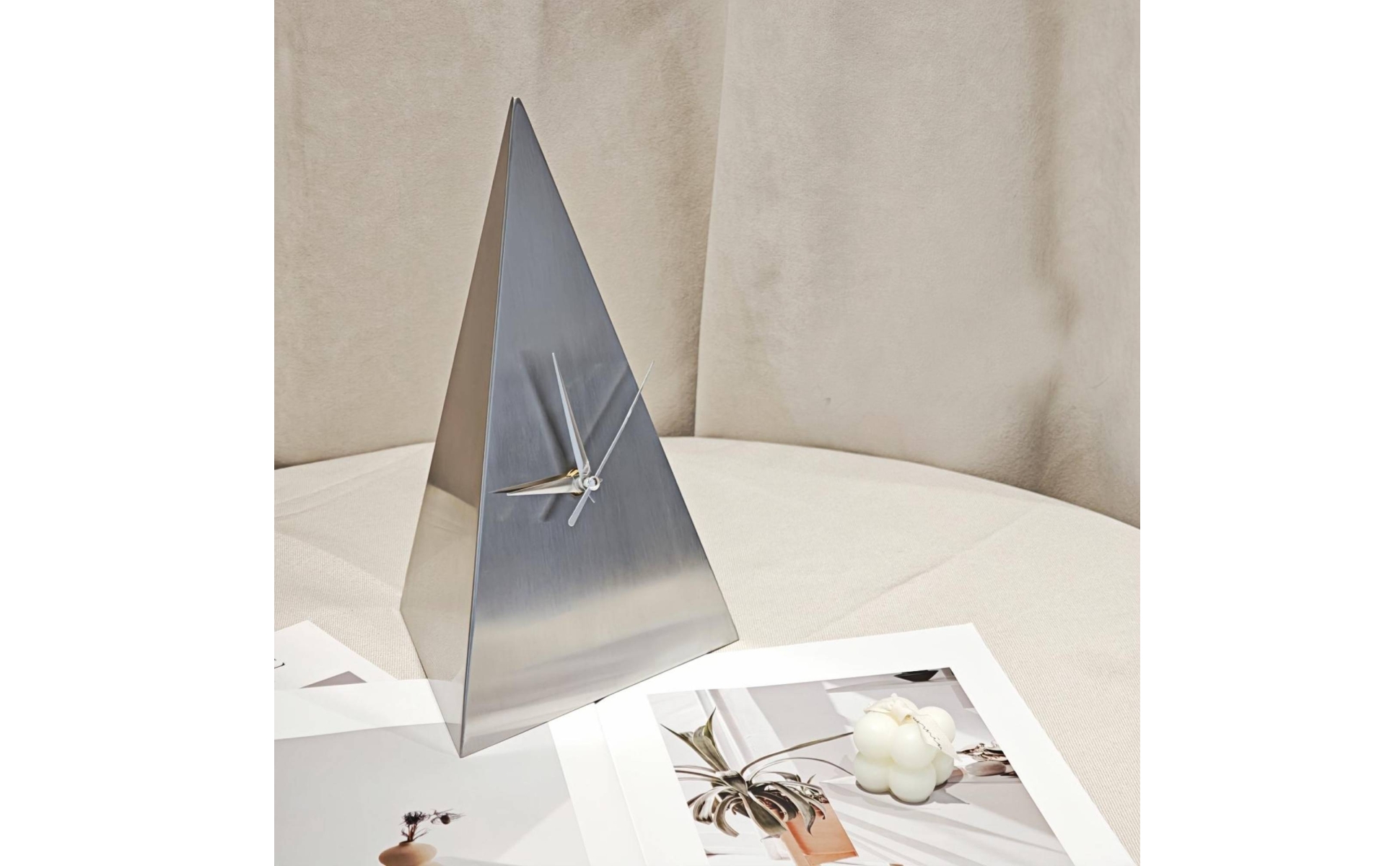 Modern Desk Timepiece Minimalist & Design Geometric Desk Timepiece