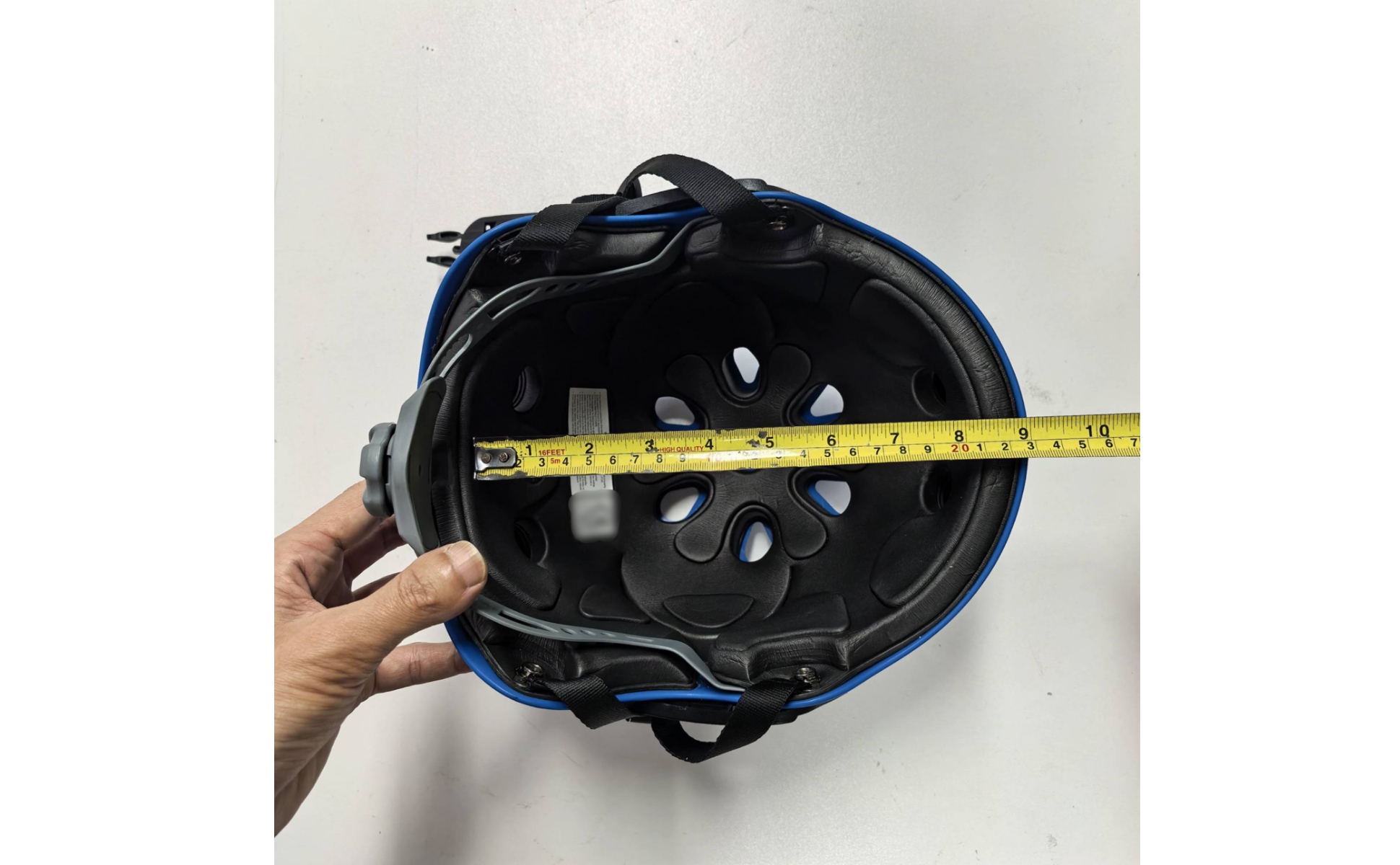 Sports Helmet Lightweight Hard-Shell Helmet Adjustable Chin Strap