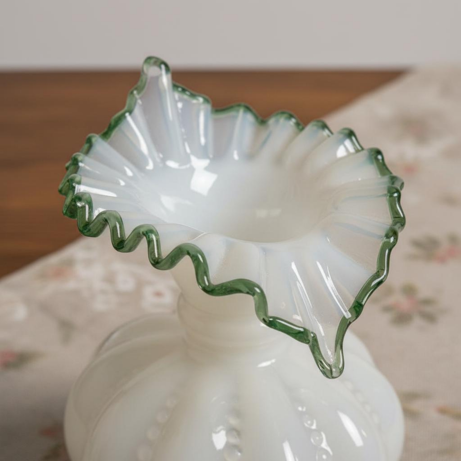 Pumpkin-Shaped Vase Short Neck Milky White Glass Vase Wide Opening - Produktbild 7