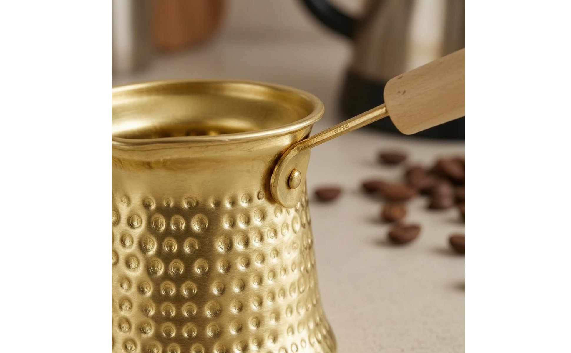 Ibrik mit Holzgriff gehämmert Türkische Kaffeekanne Konische Form