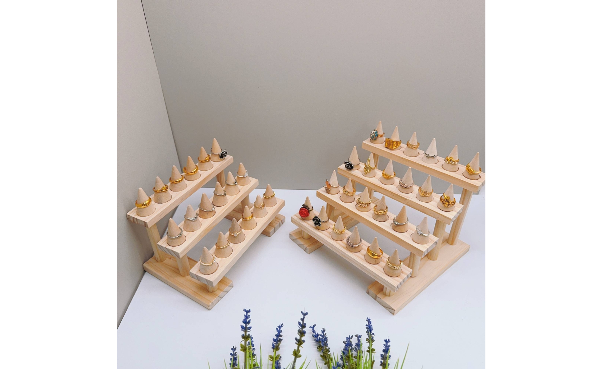 Holzkegel-Ringständer minimalistisch Kegel-Ringdisplay aus Holz für Live-Verkauf