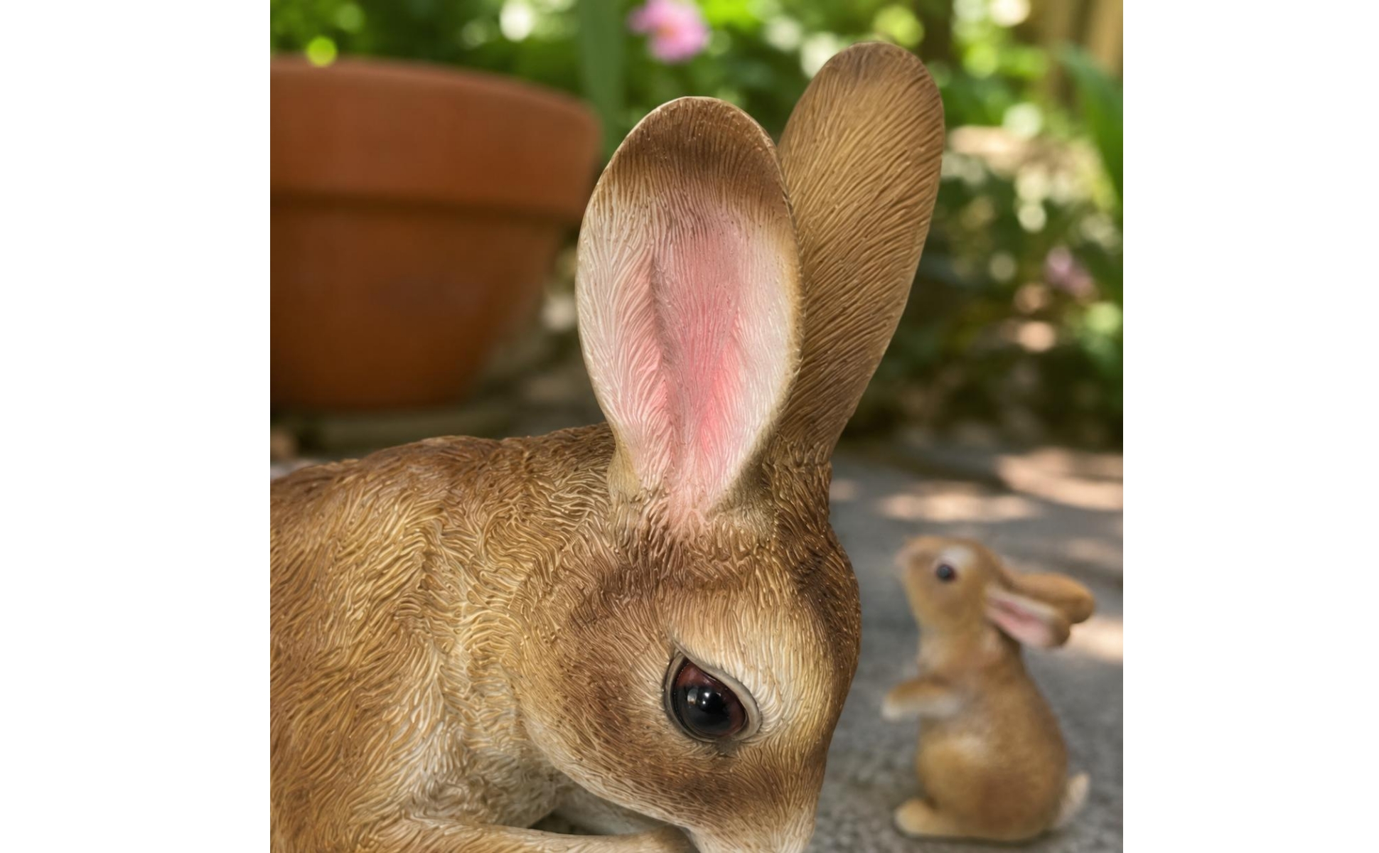 Mother and Baby Bunny Statue Molded Texture Two Rabbit Figurine for Balcony