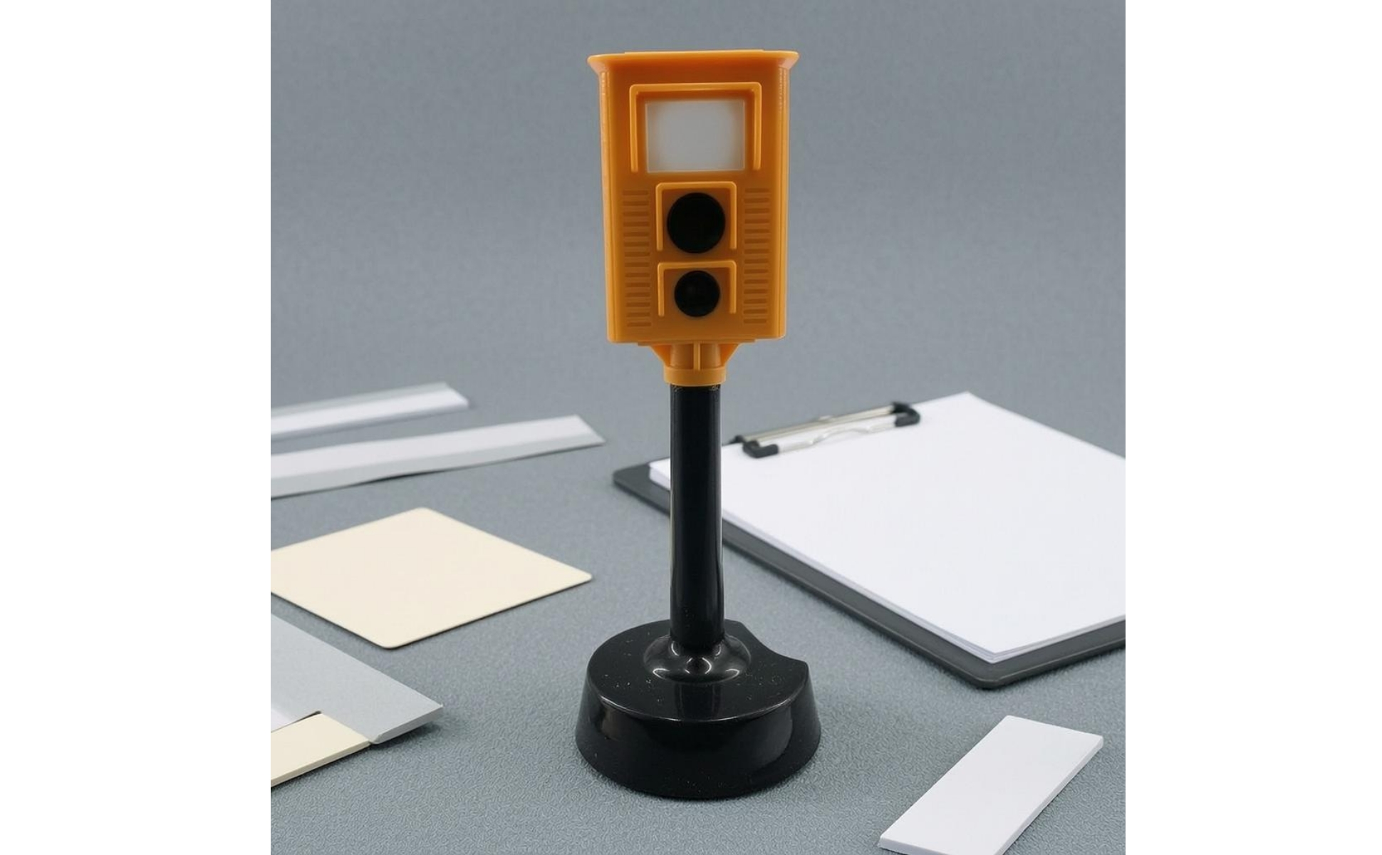 Mini Traffic Light Lighted Freestanding Traffic Light Toy Plastic for Children