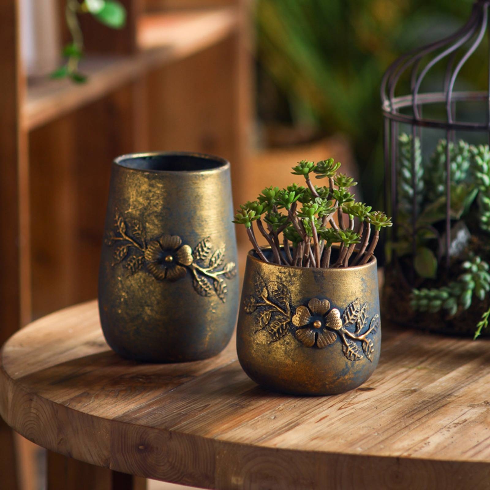 Vintage Embossed Metal Planter Vine Relief Rustic Flower Container Iron - Produktbild 2