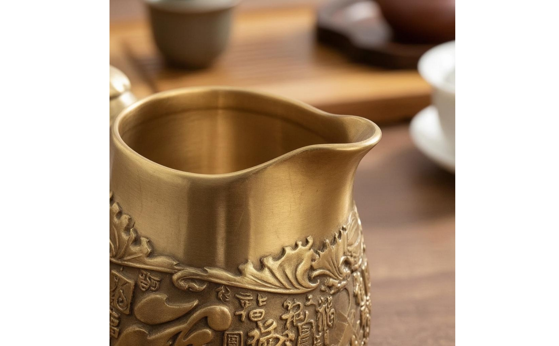 Teegießkanne Antikgold Becher mit Ausguss geprägtes Relief