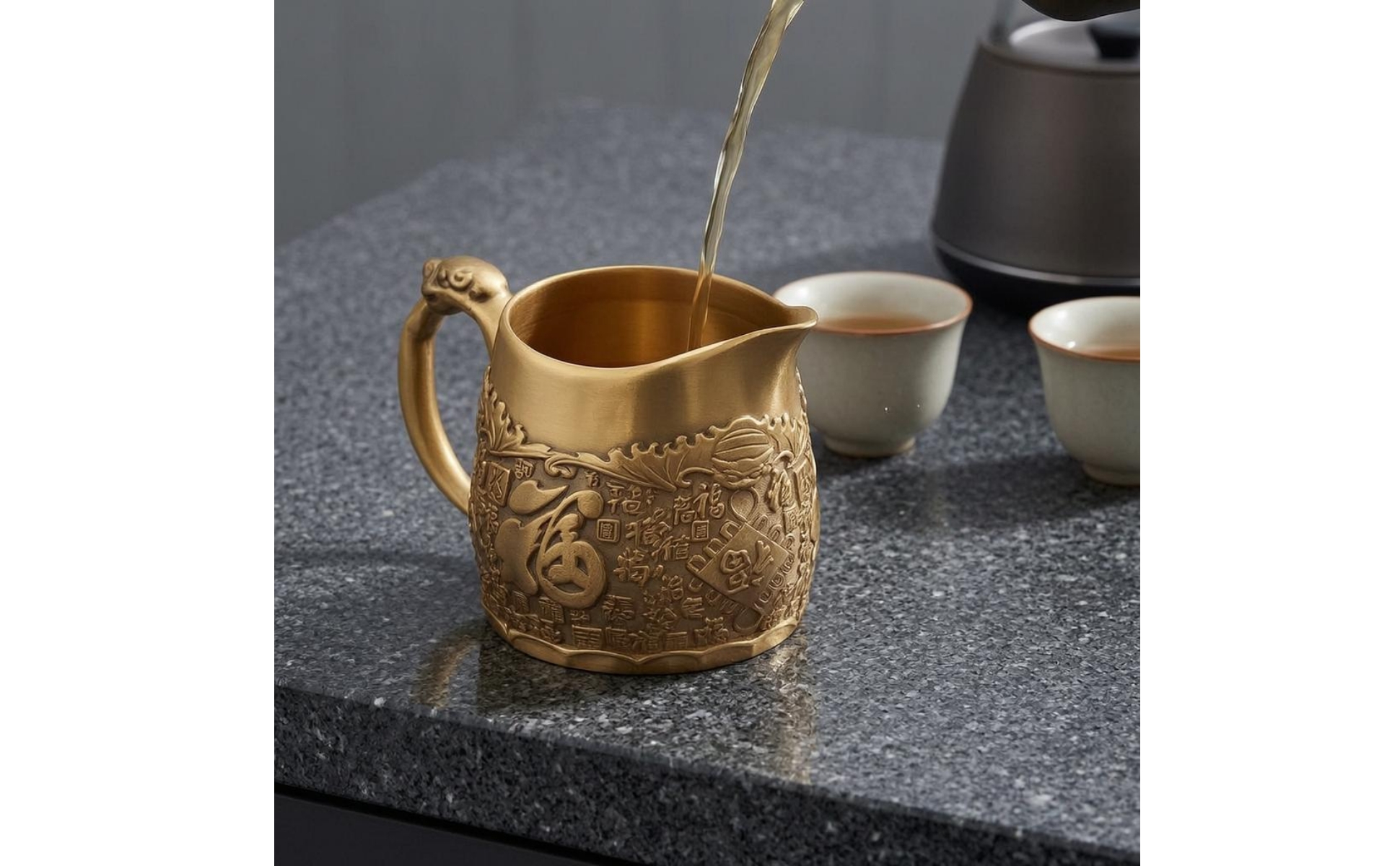 Teegießkanne Antikgold Becher mit Ausguss geprägtes Relief