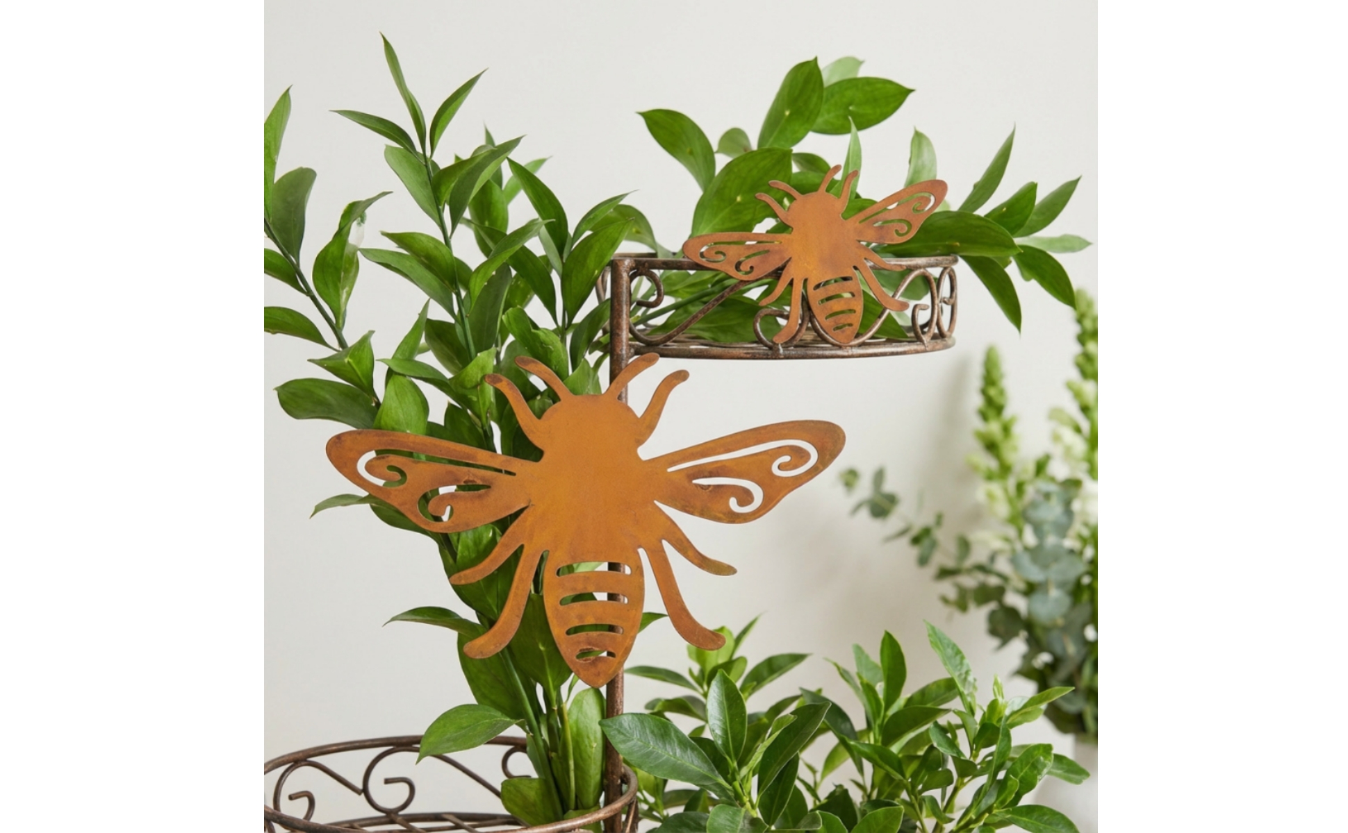 Iron Bee Cutout Weathered Honey Bee Garden Decor for Flower Pot