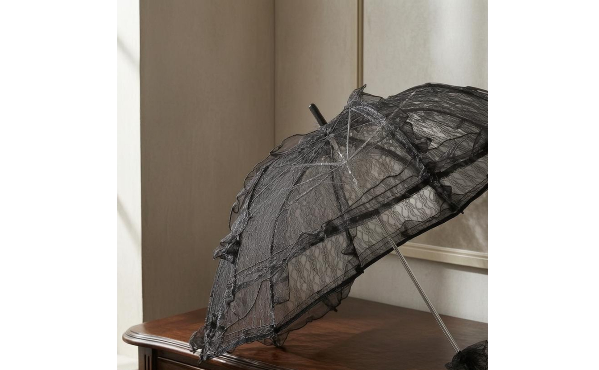 Ombrello in Pizzo Nero Traforato Ombrello con Bordo Smerlato Leggero