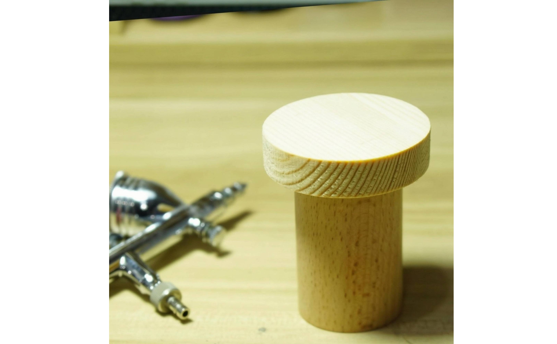 Wooden Handheld Stand Natural Wood Grain Model Painting Stand Round Top