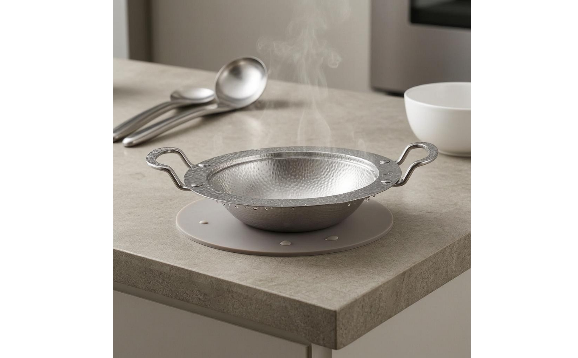 Round Stainless Steel Serving Pan One-Piece Construction for Cooking