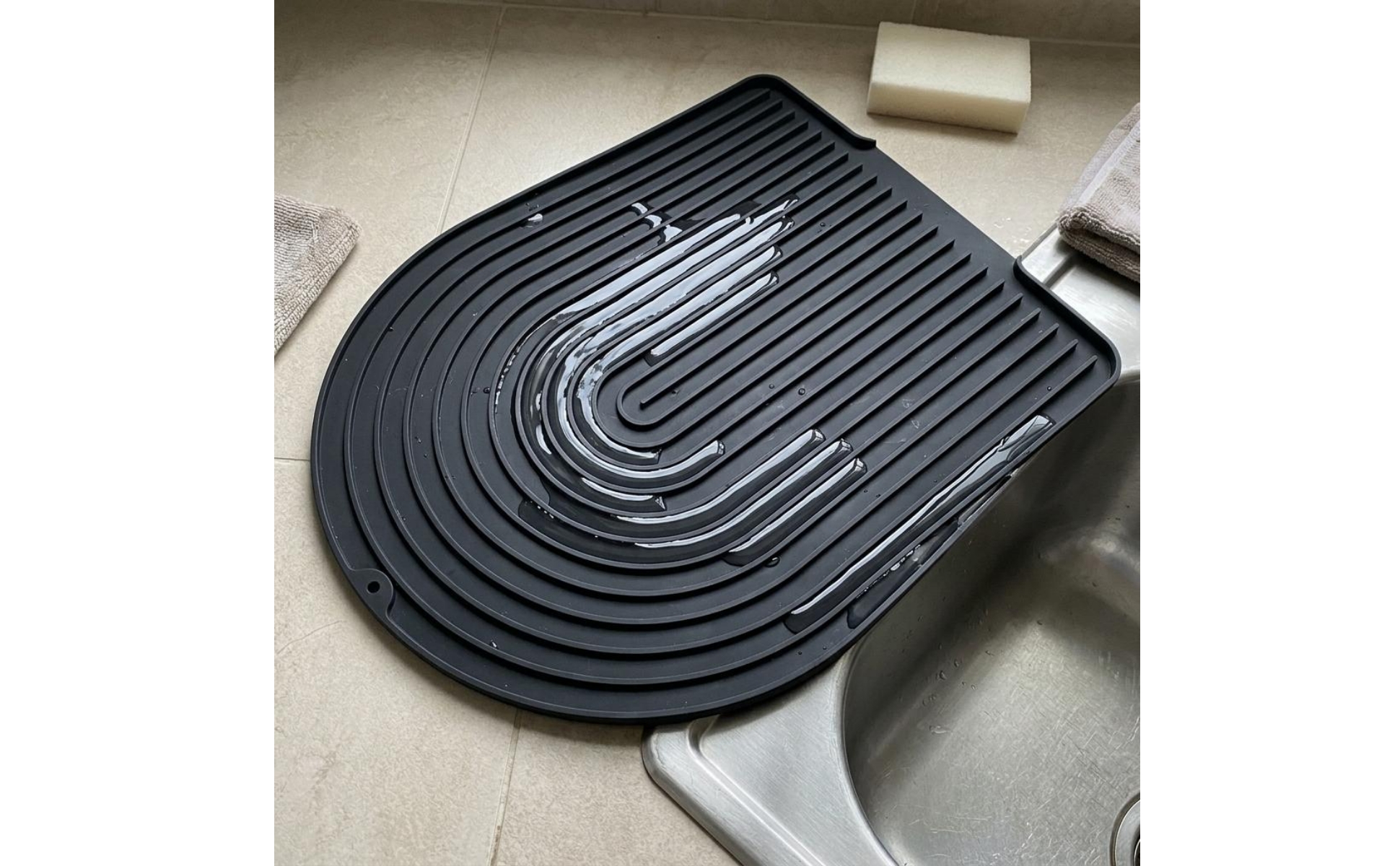 U-Shaped Kitchen Mat Sloped Silicone Draining Mat Hanging Hole