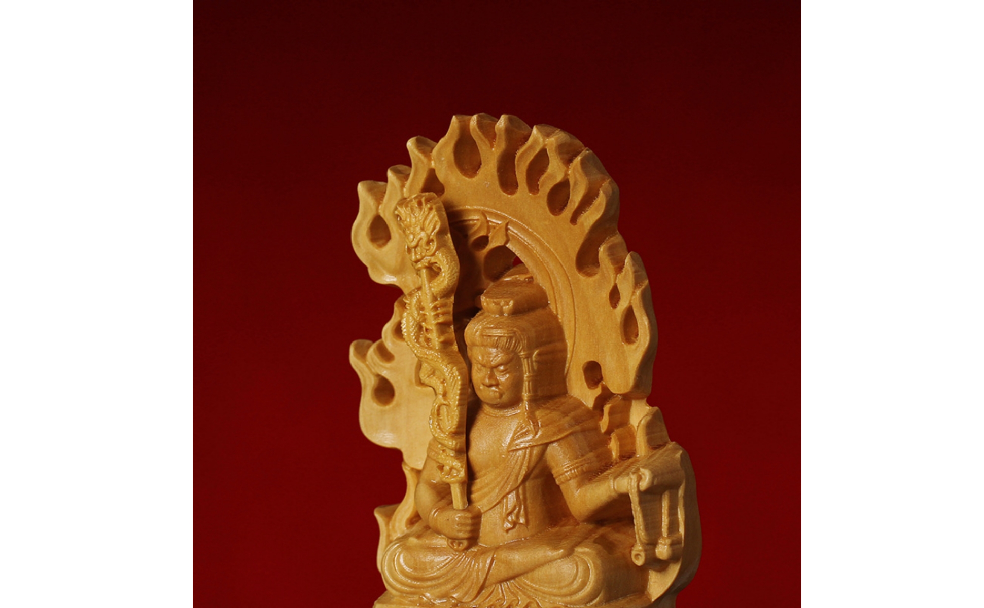AcalaMyo-O-Figur Buchsbaumholz Holzskulptur mit Flammenkrone Freistehend