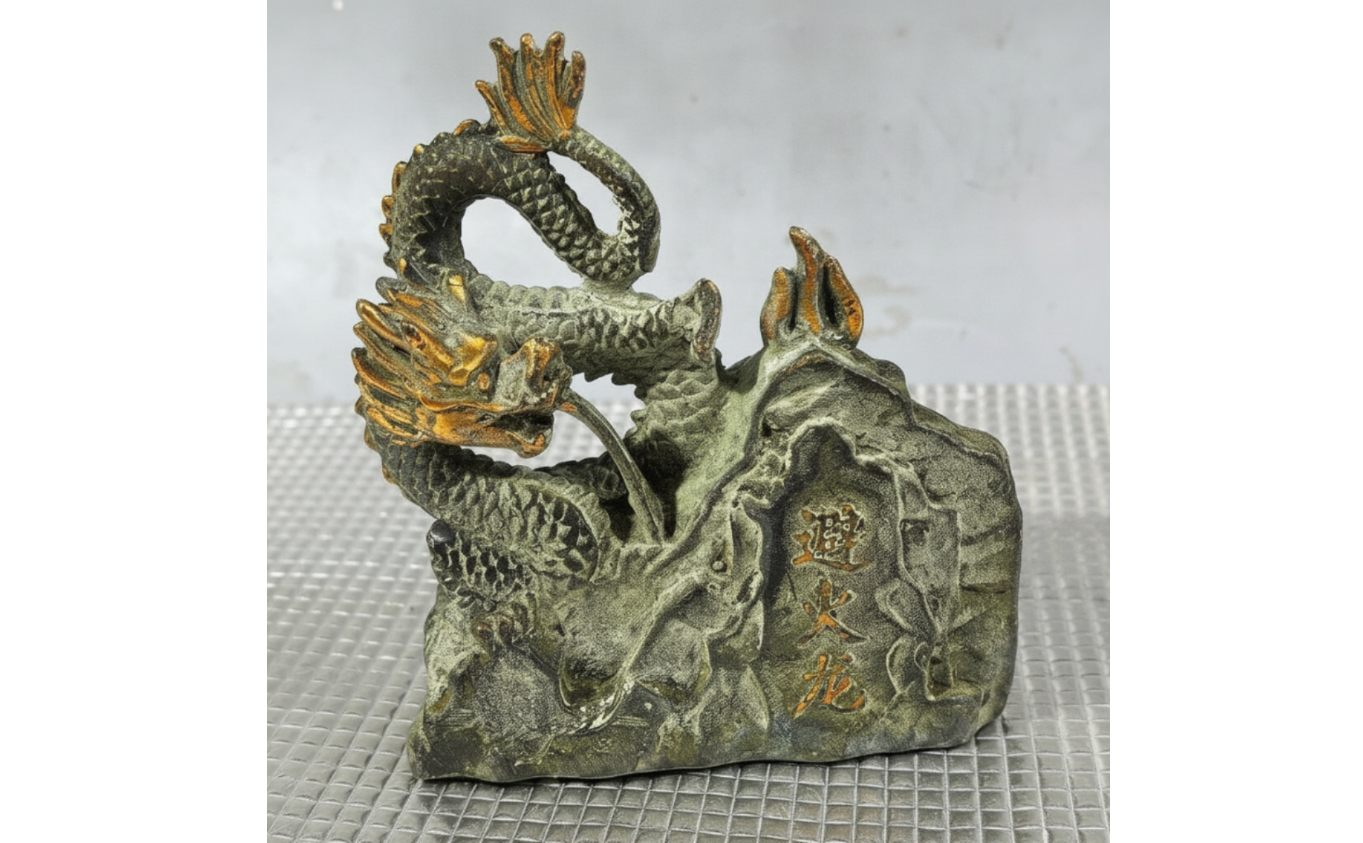 Chinese Dragon Statue Sculpted Dragon Statue with Rock Base Desktop for Office