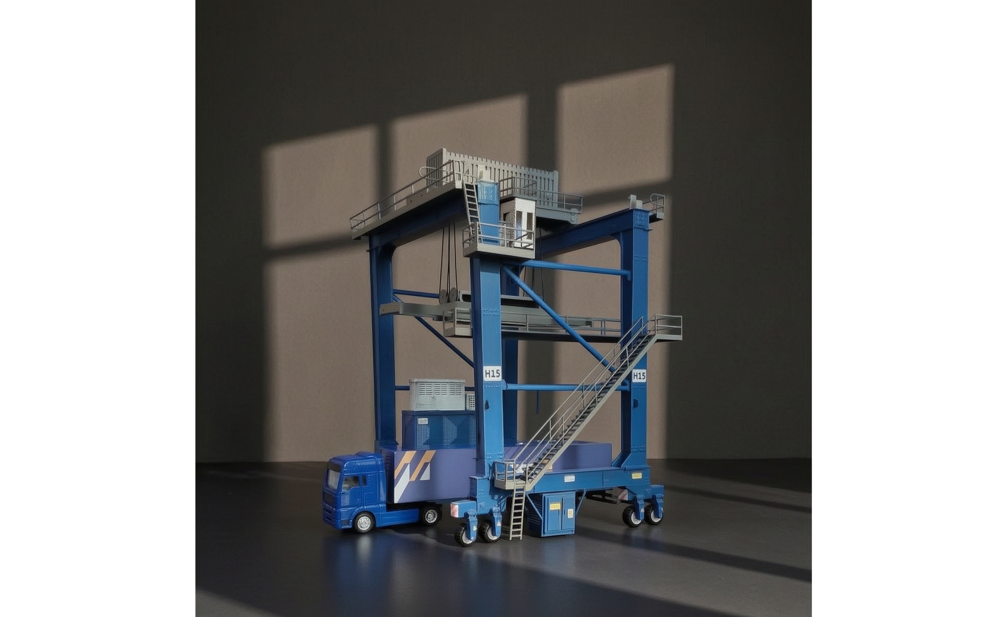 Container Crane HO-Scale Gantry Crane Industrial for Railway Layouts, Hobbyists