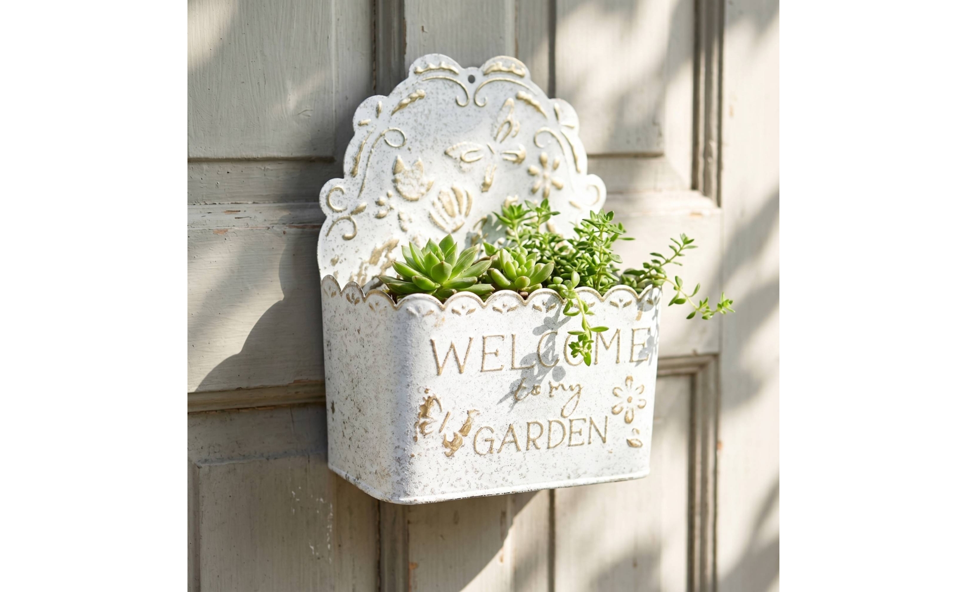 Wall-Mounted Iron Planter Vintage-Style Metal Wall Pocket Planter Weathered