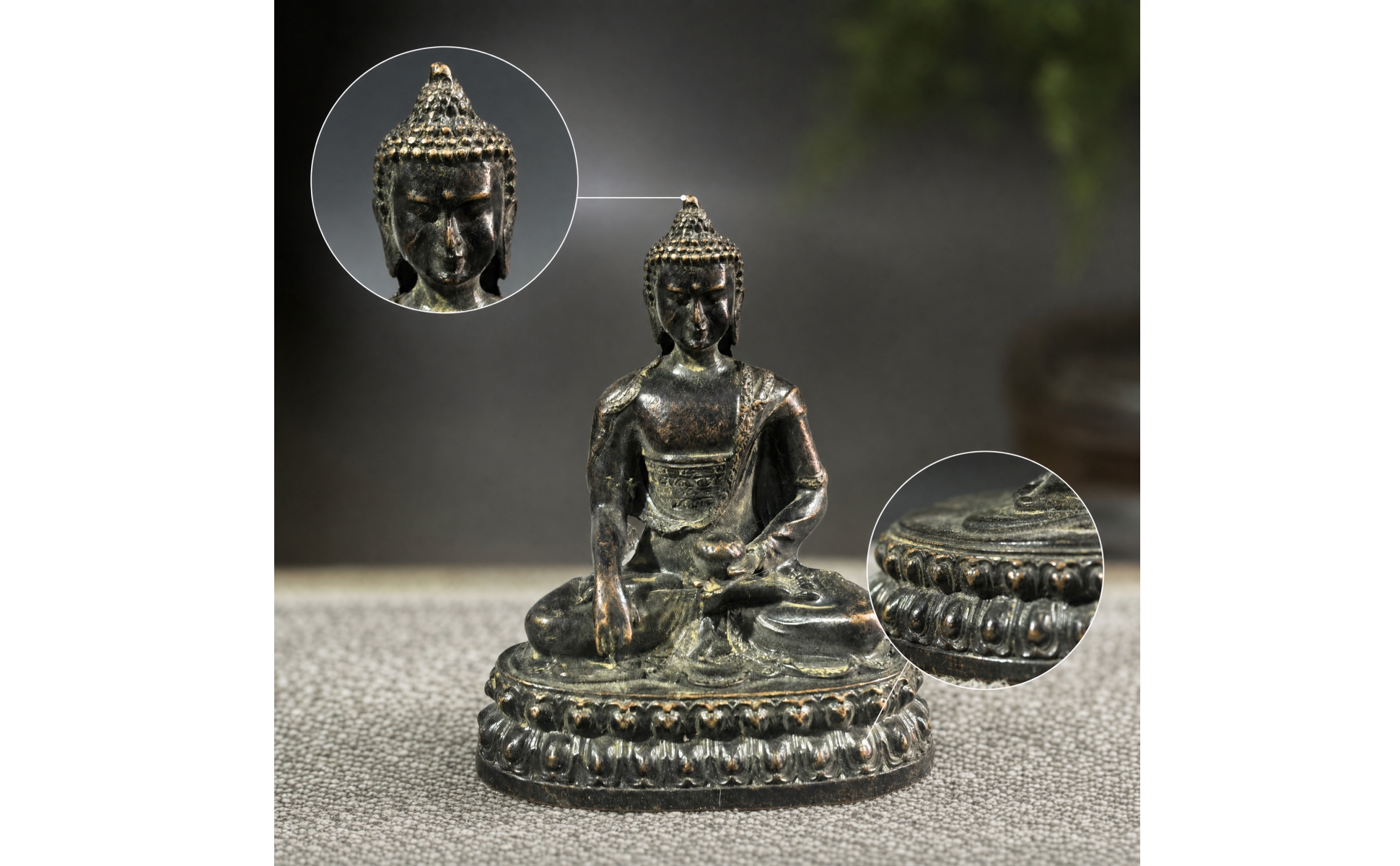 Buddha-Statue mit Relief-Sockel Antik meditierende Buddha-Statue bronzefarben