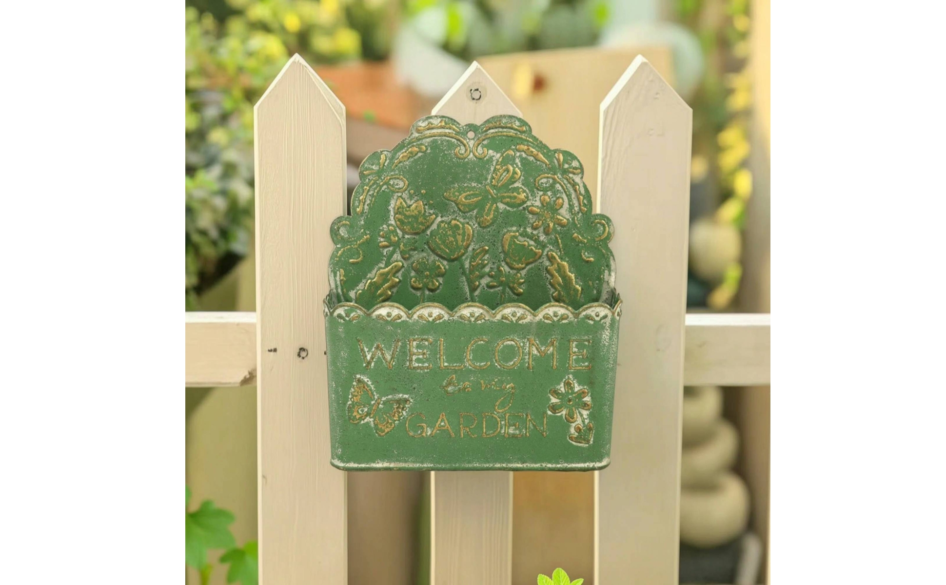 Wall-Mounted Iron Planter Vintage-Style Metal Wall Pocket Planter Weathered