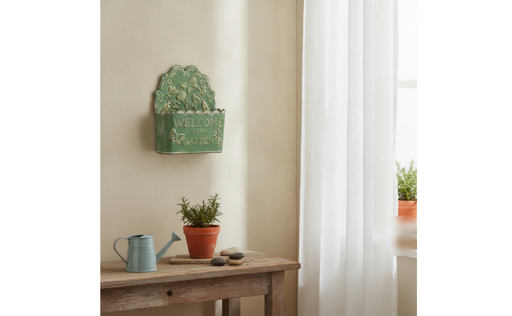 Wall-Mounted Iron Planter Vintage-Style Metal Wall Pocket Planter Weathered
